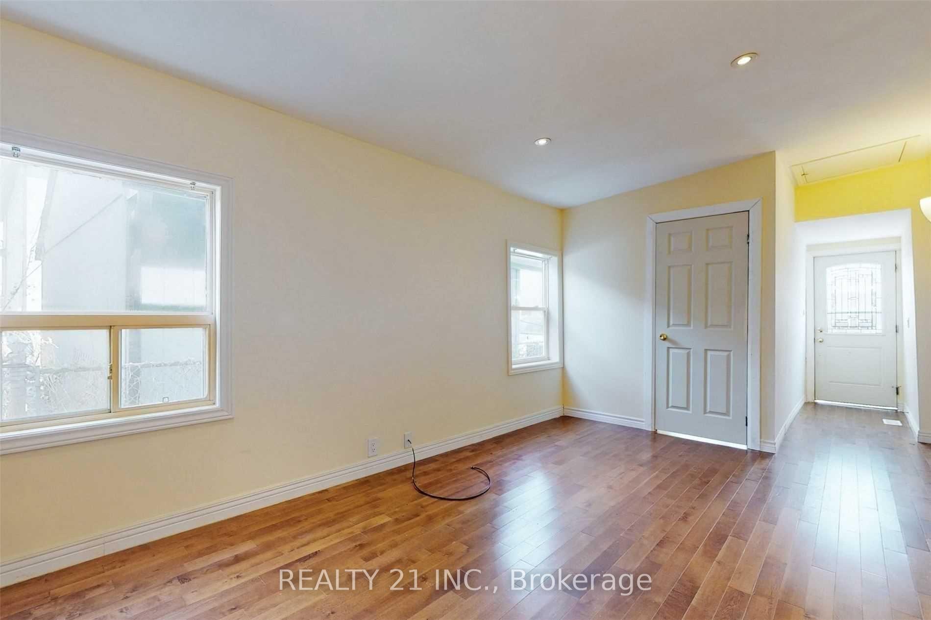 Photo 7 of 270 Linsmore Crescent, Toronto, Danforth Village-East York — HOMEH