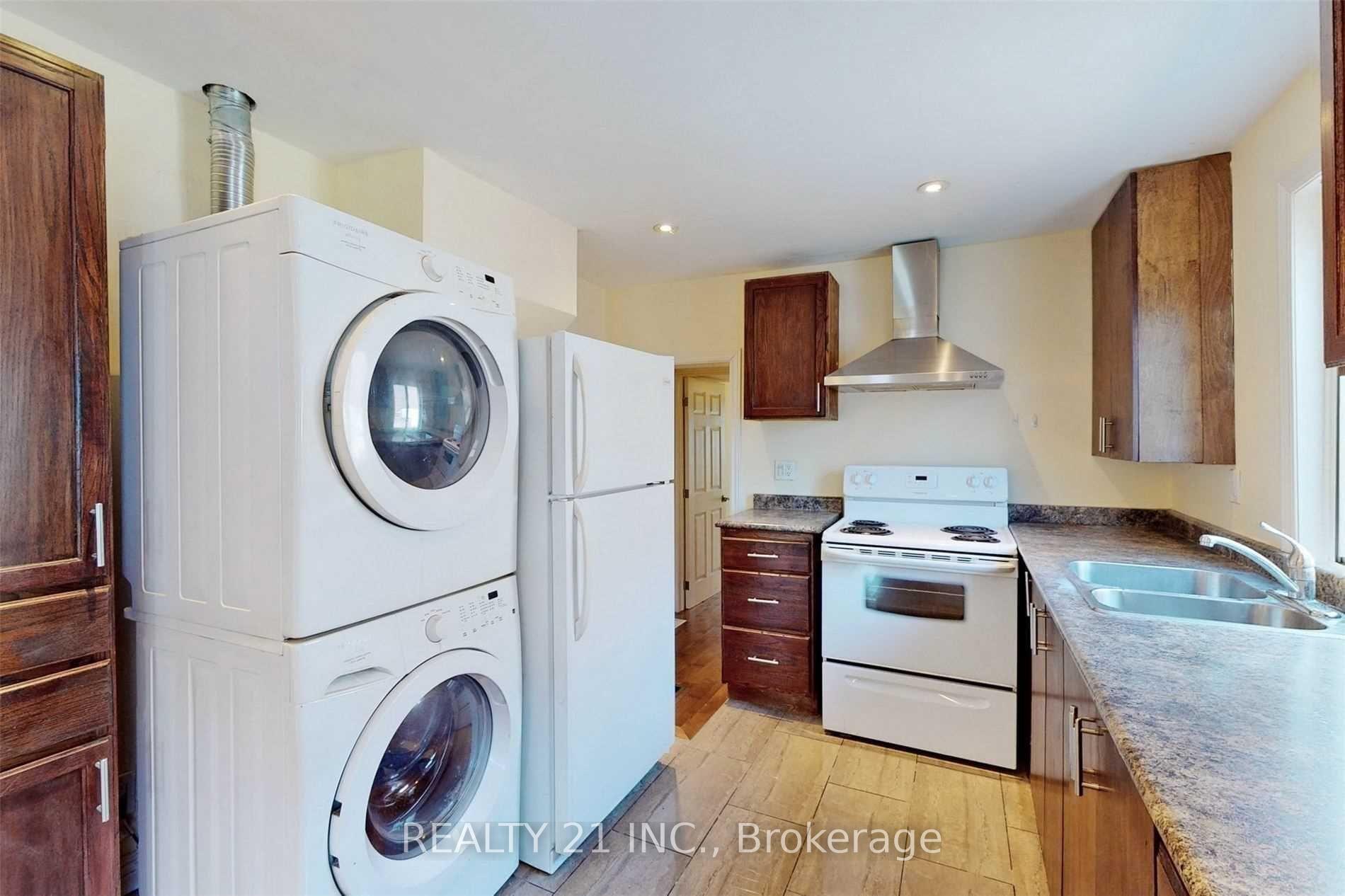 Photo 9 of 270 Linsmore Crescent, Toronto, Danforth Village-East York — HOMEH