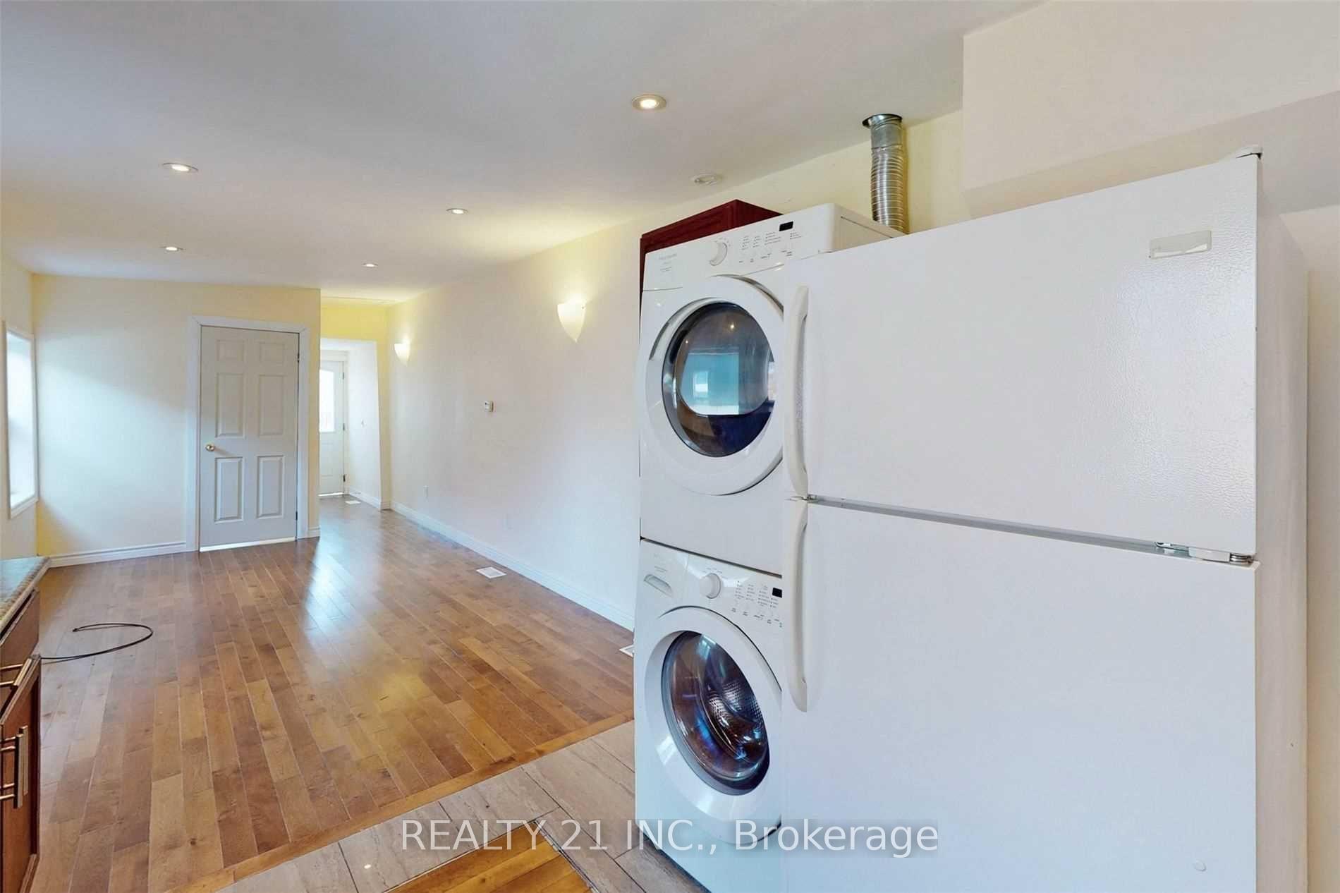Photo 11 of 270 Linsmore Crescent, Toronto, Danforth Village-East York — HOMEH