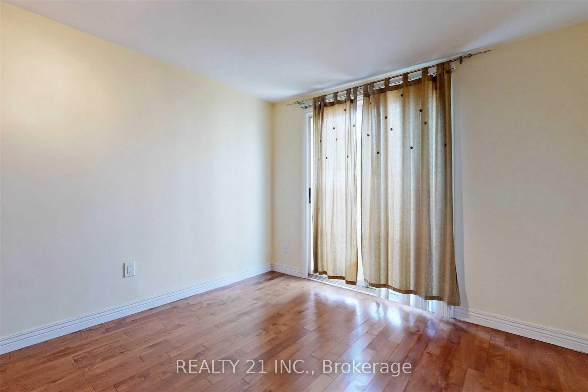 Photo 12 of 270 Linsmore Crescent, Toronto, Danforth Village-East York — HOMEH
