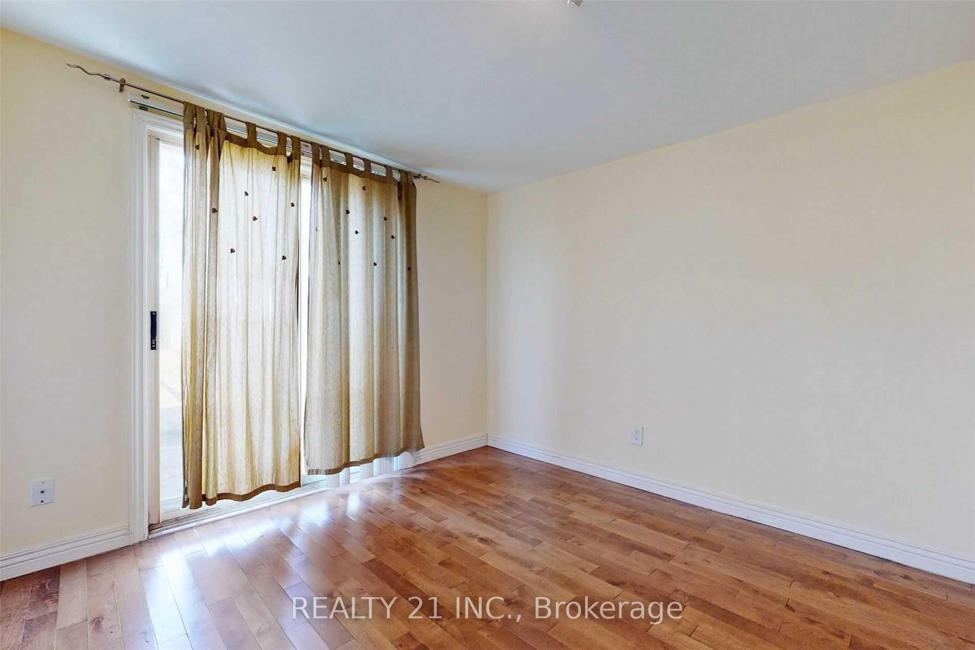 Photo 13 of 270 Linsmore Crescent, Toronto, Danforth Village-East York — HOMEH