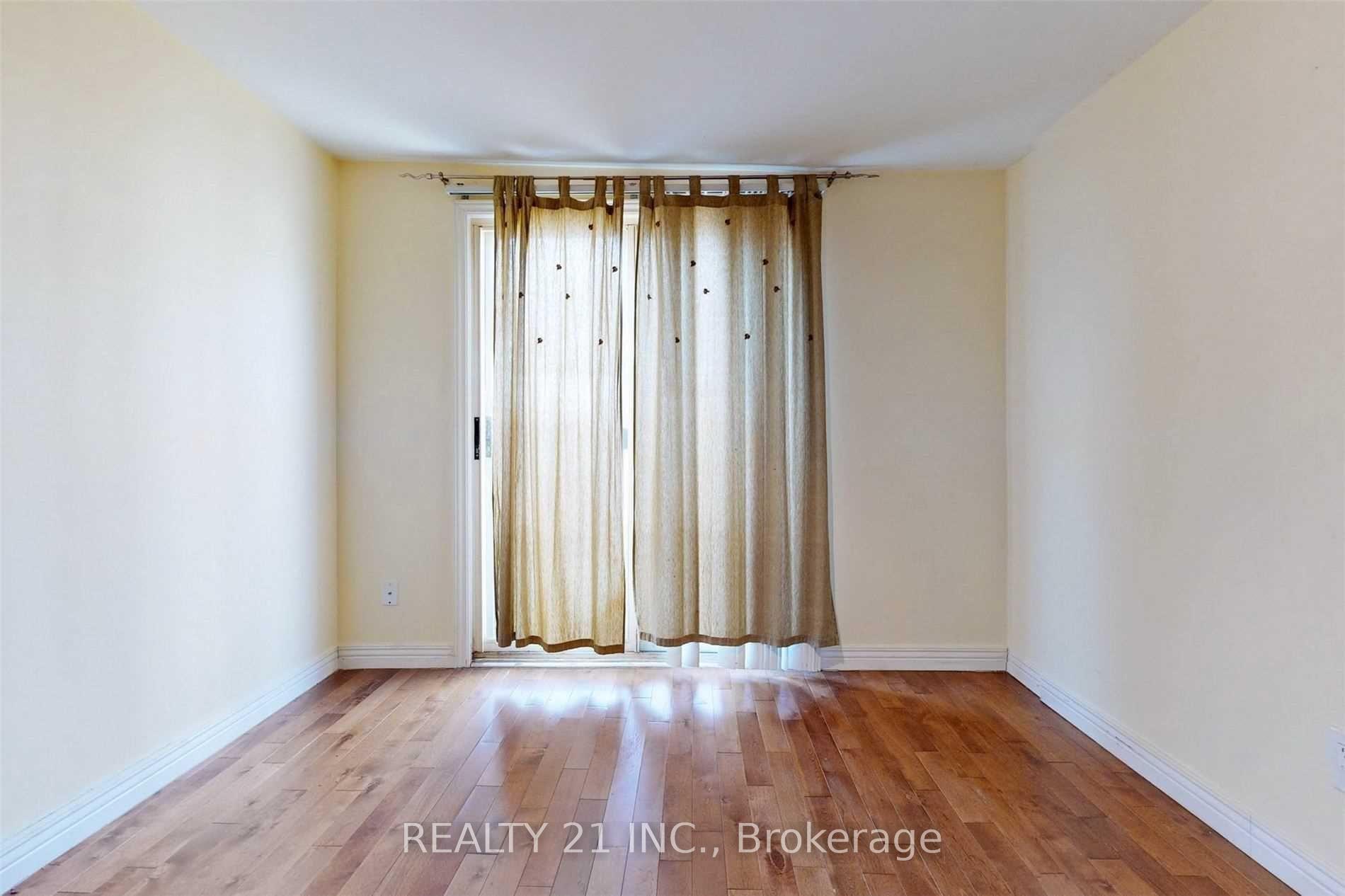 Photo 14 of 270 Linsmore Crescent, Toronto, Danforth Village-East York — HOMEH