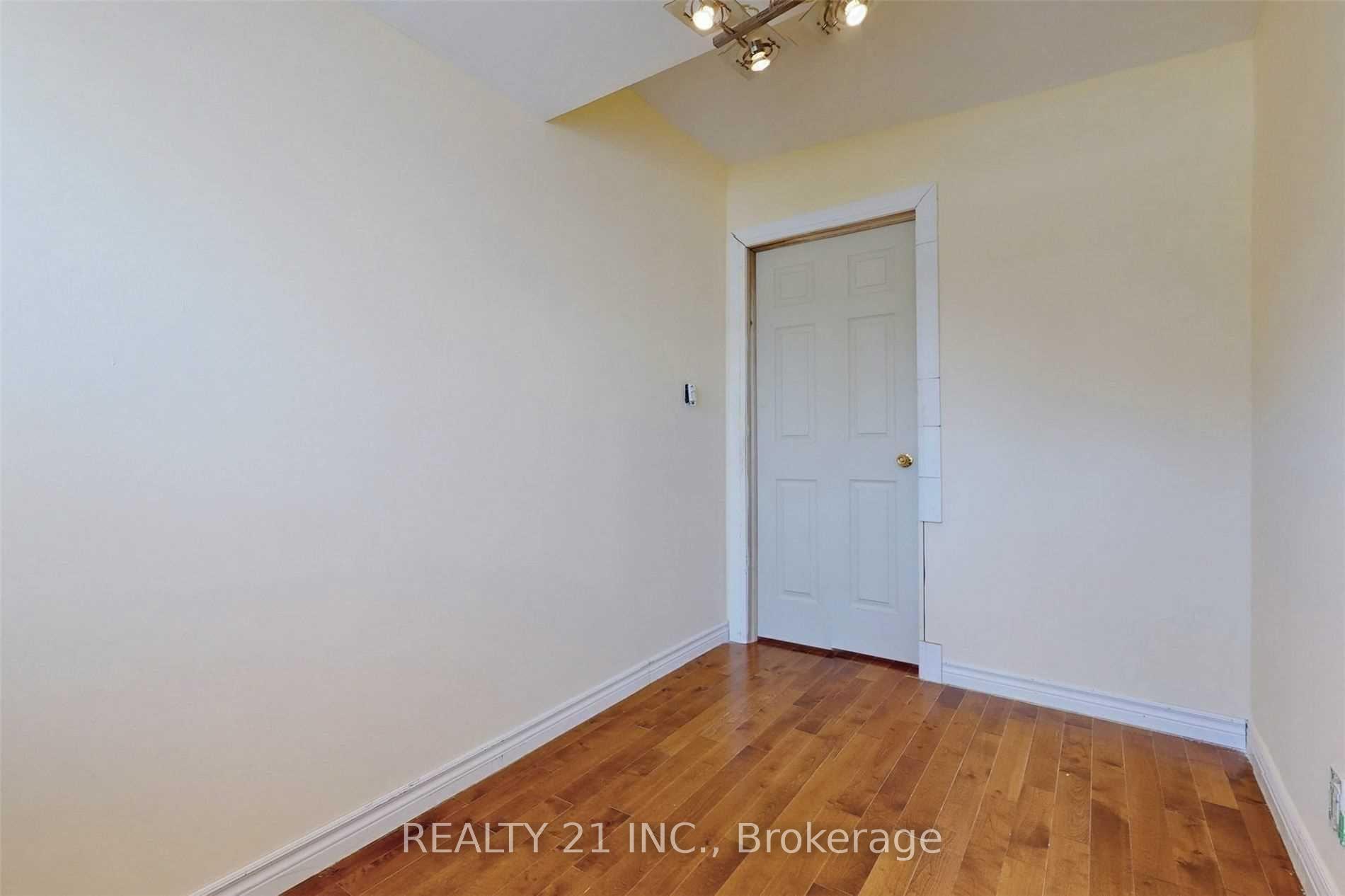 Photo 19 of 270 Linsmore Crescent, Toronto, Danforth Village-East York — HOMEH