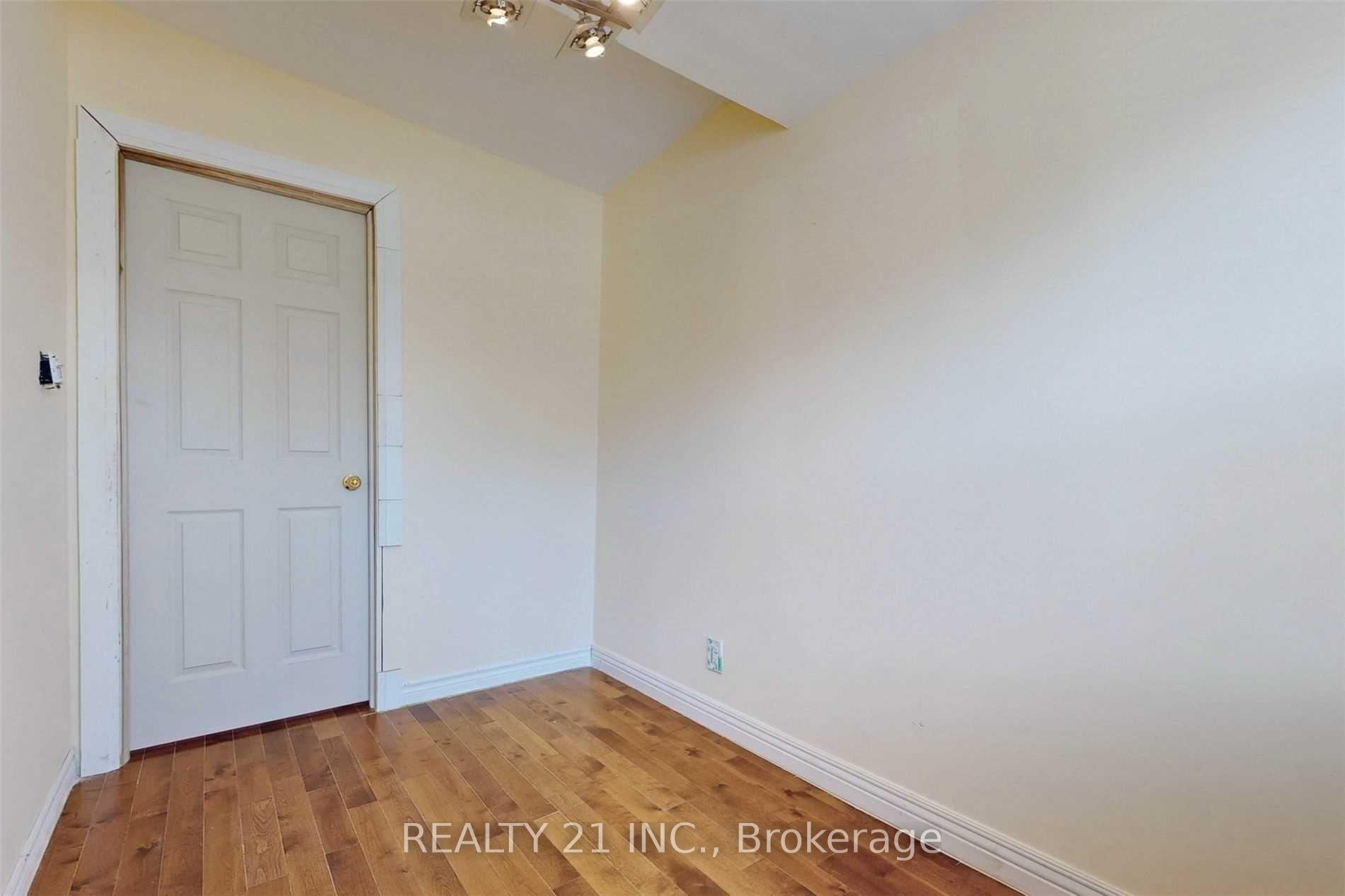 Photo 20 of 270 Linsmore Crescent, Toronto, Danforth Village-East York — HOMEH