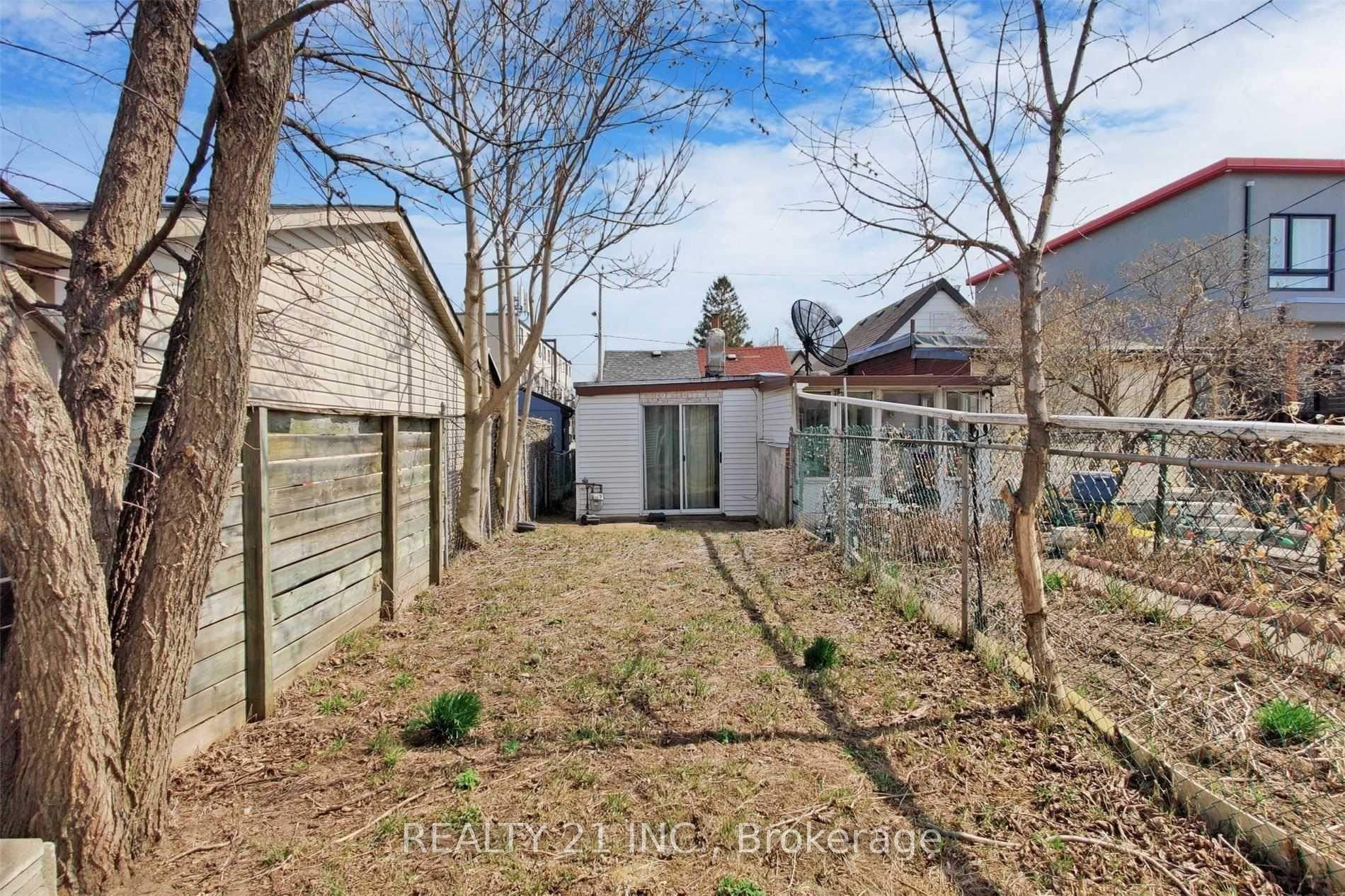 Photo 23 of 270 Linsmore Crescent, Toronto, Danforth Village-East York — HOMEH