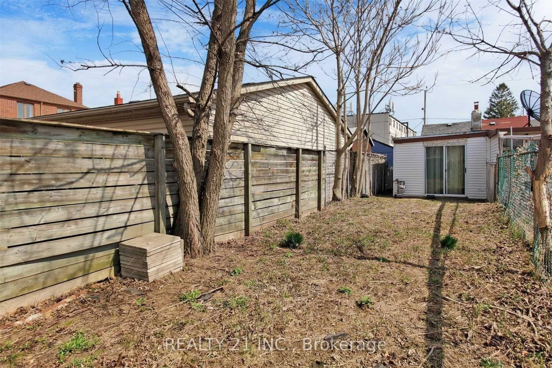Photo 24 of 270 Linsmore Crescent, Toronto, Danforth Village-East York — HOMEH