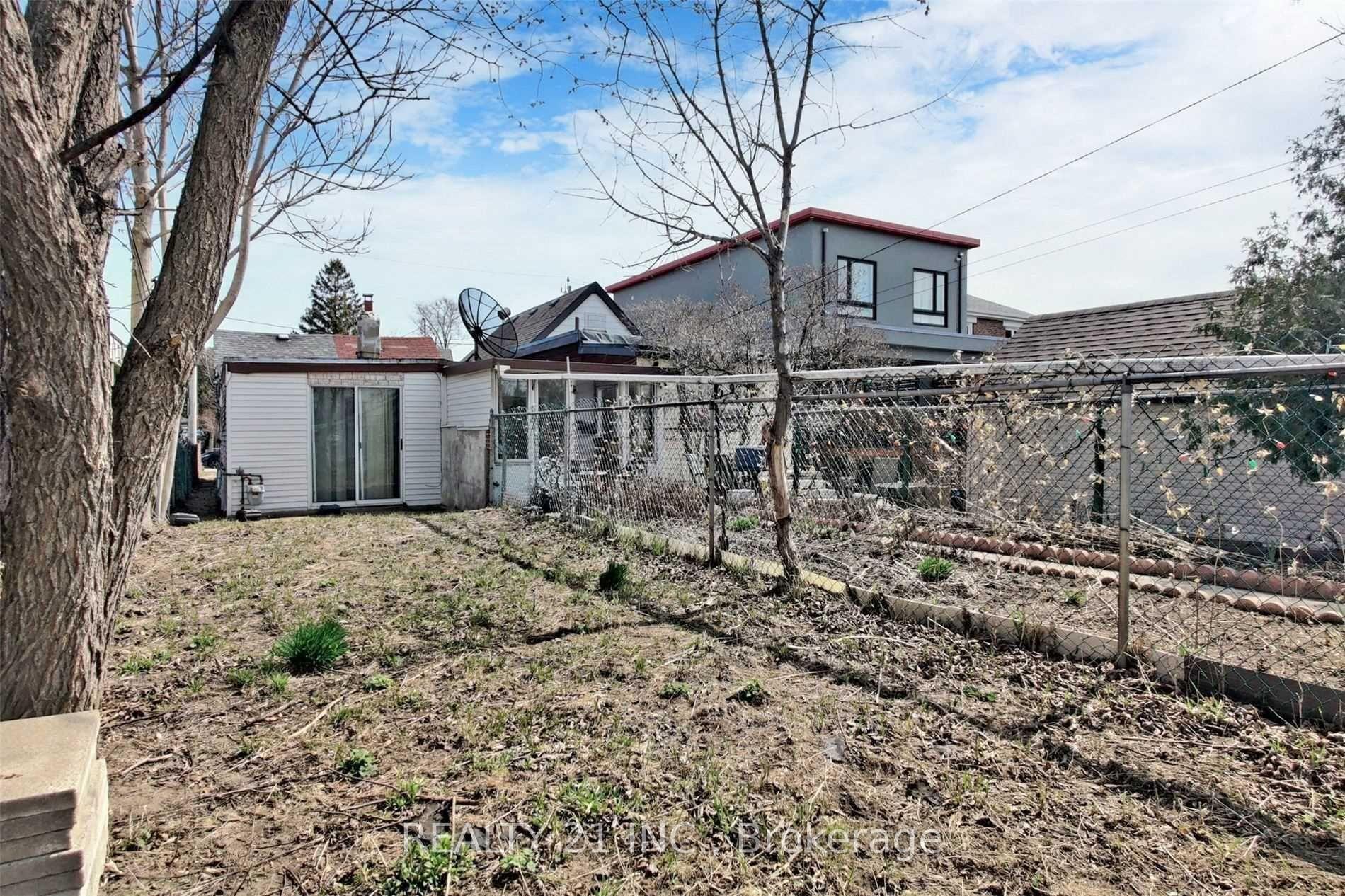 Photo 25 of 270 Linsmore Crescent, Toronto, Danforth Village-East York — HOMEH