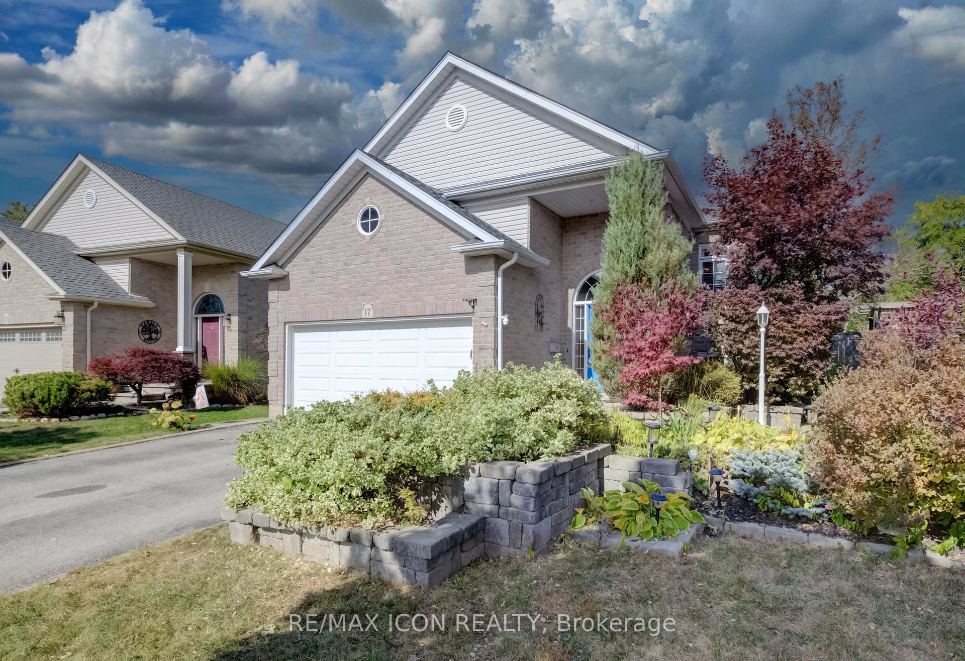 Photo 2 of 17 Kingsley Road, Halton Hills, Acton — HOMEH