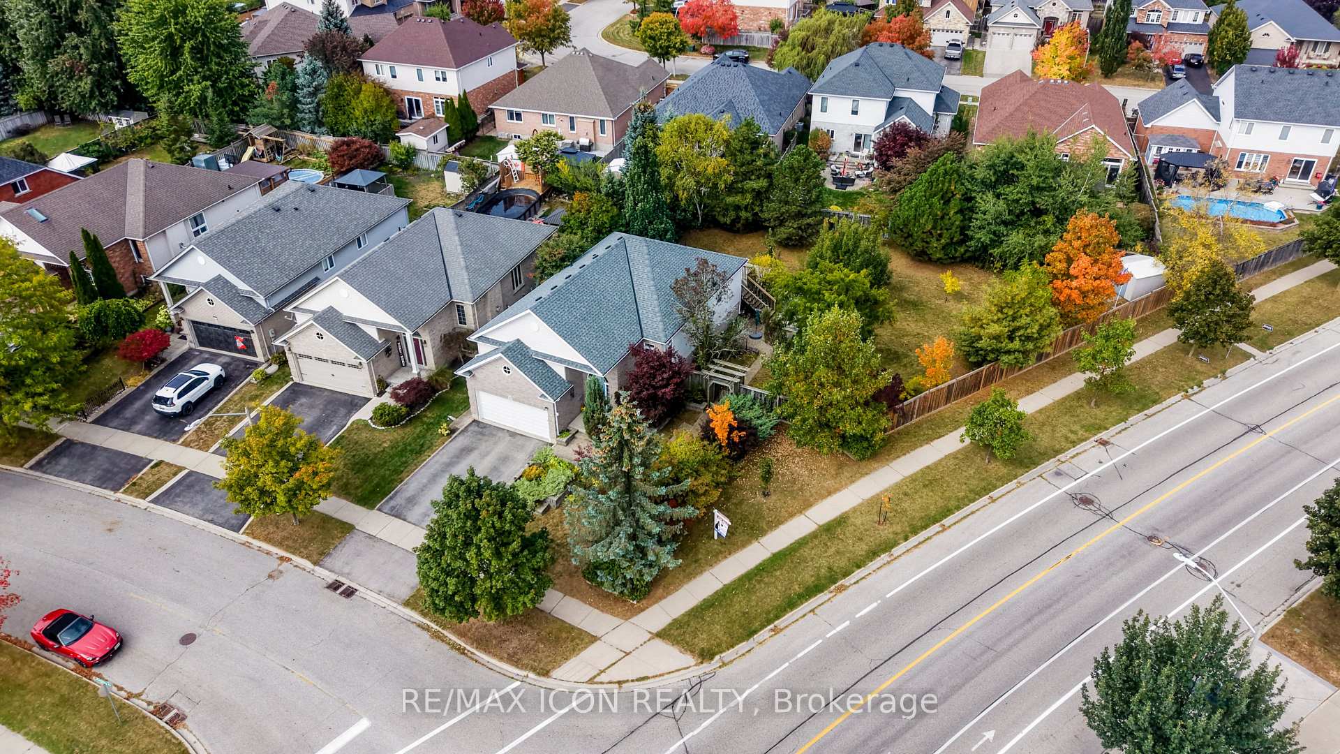 Photo 3 of 17 Kingsley Road, Halton Hills, Acton — HOMEH