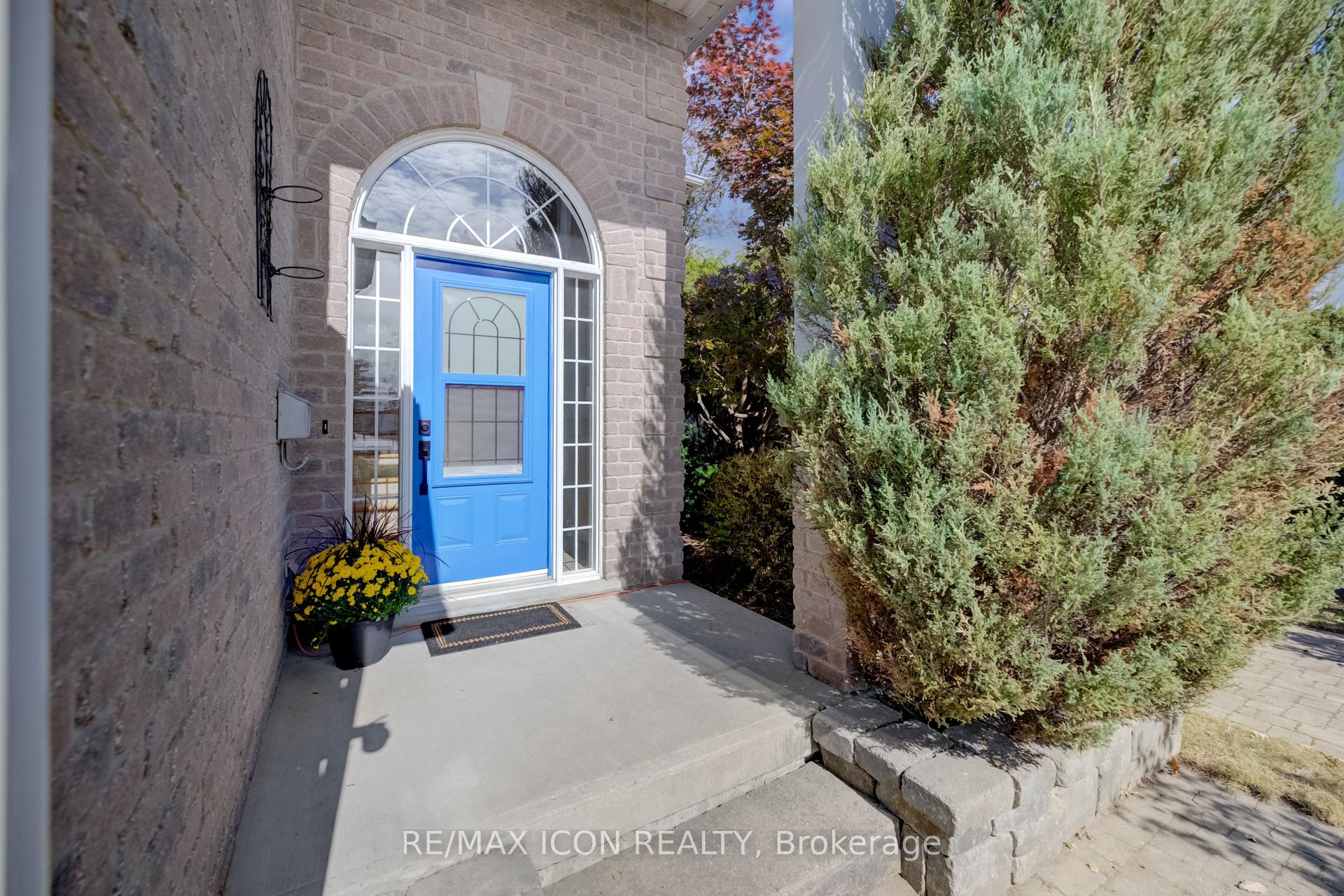 Photo 4 of 17 Kingsley Road, Halton Hills, Acton — HOMEH