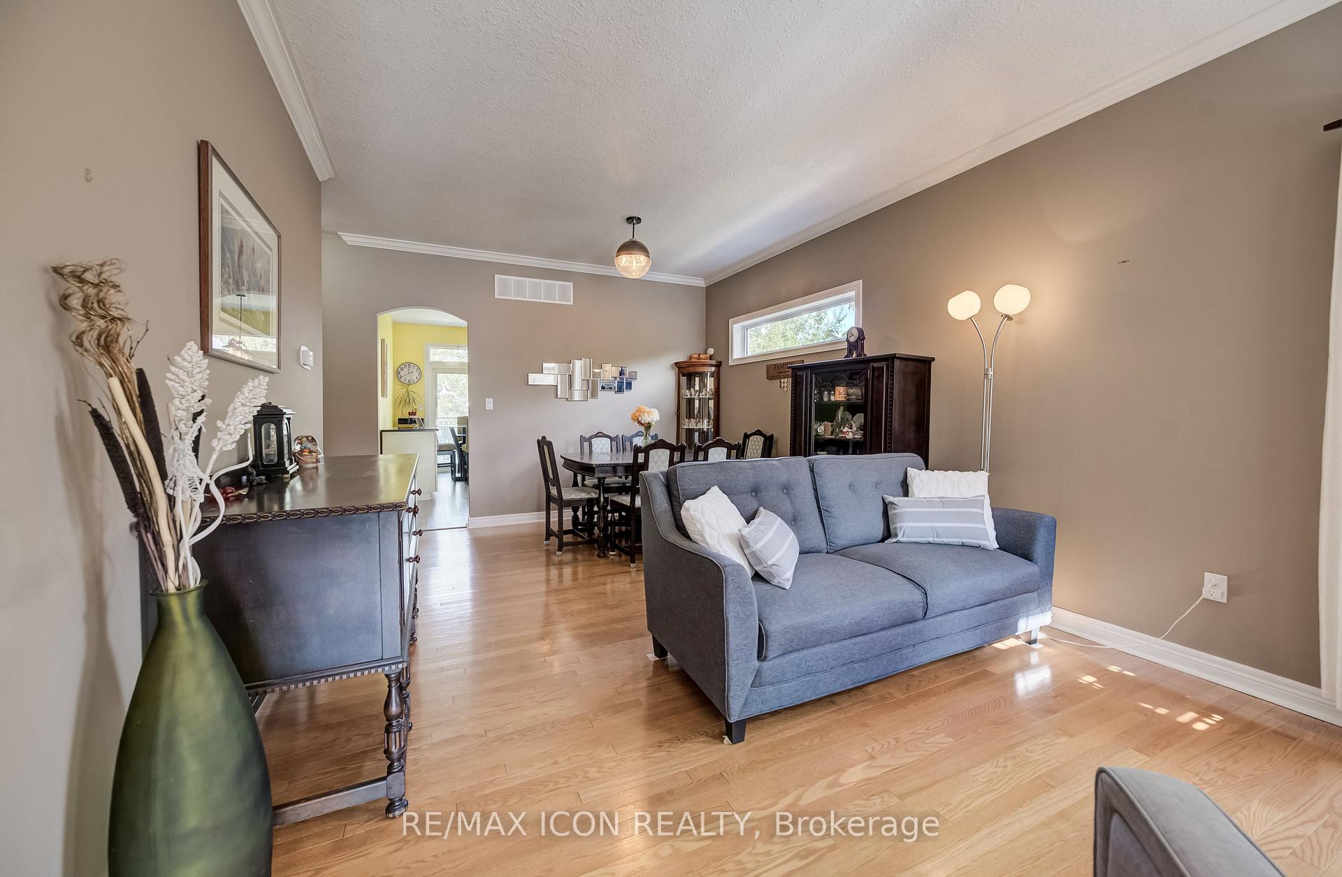 Photo 6 of 17 Kingsley Road, Halton Hills, Acton — HOMEH