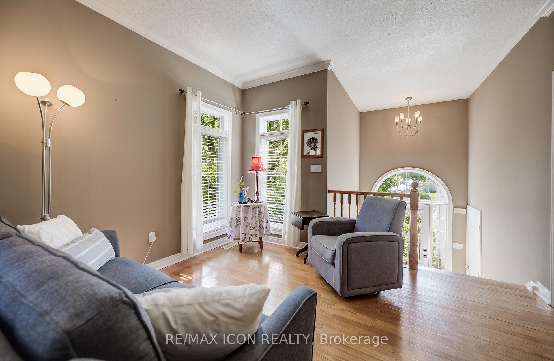 Photo 8 of 17 Kingsley Road, Halton Hills, Acton — HOMEH