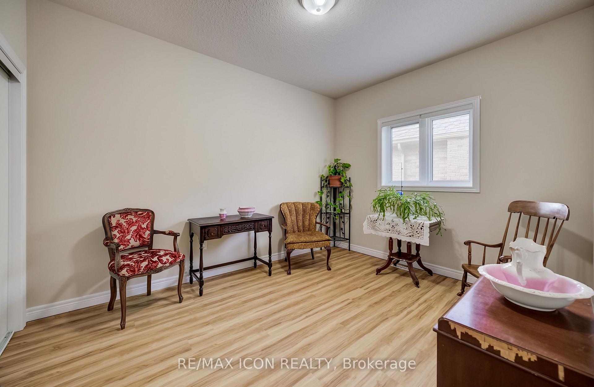 Photo 21 of 17 Kingsley Road, Halton Hills, Acton — HOMEH
