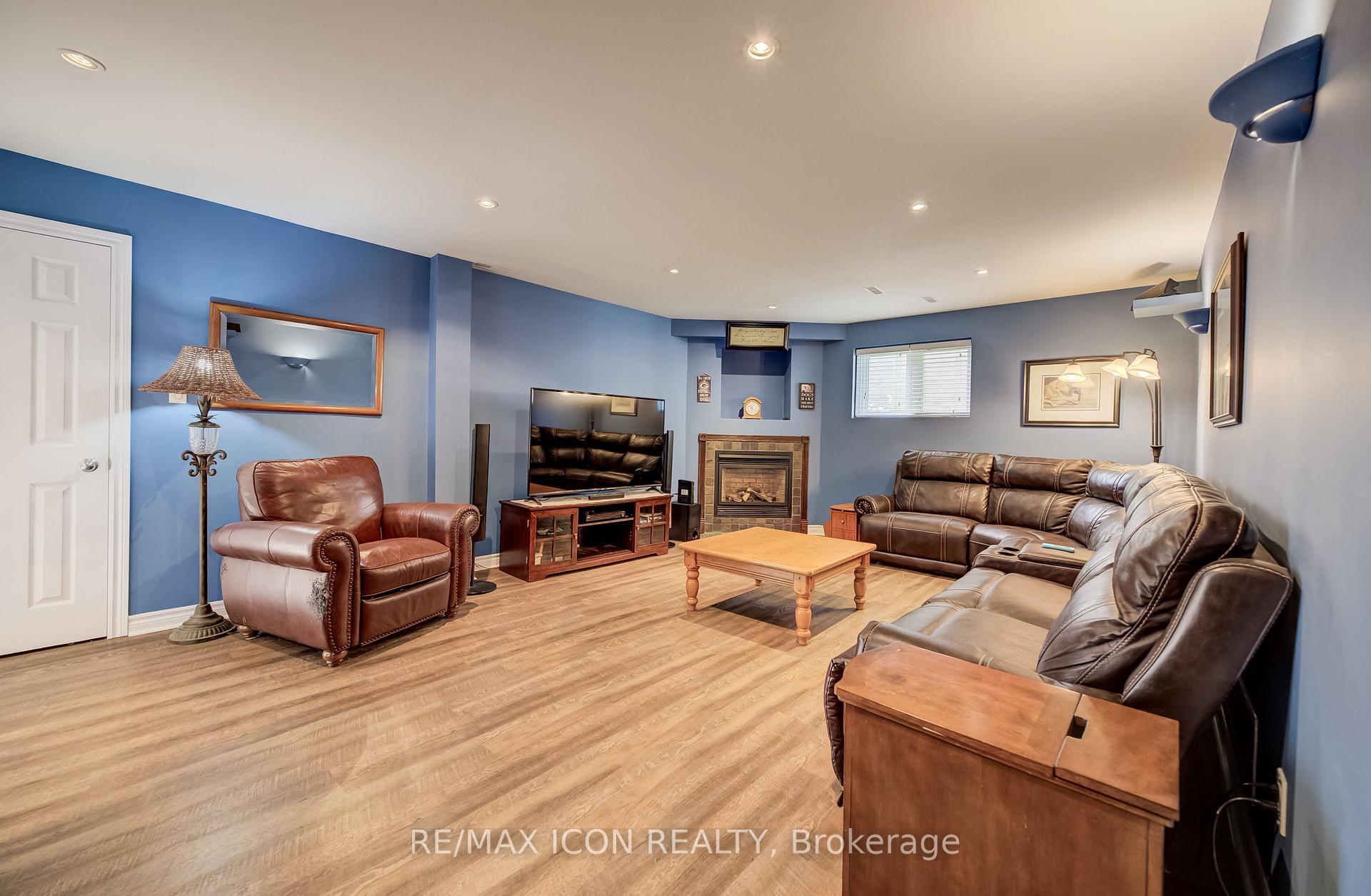 Photo 23 of 17 Kingsley Road, Halton Hills, Acton — HOMEH