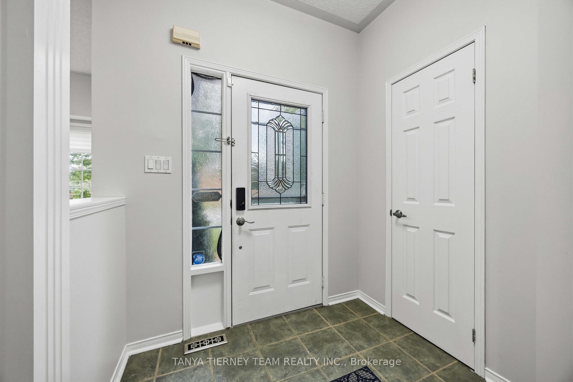 Photo 4 of 28 Perryview Drive, Scugog, Port Perry — HOMEH
