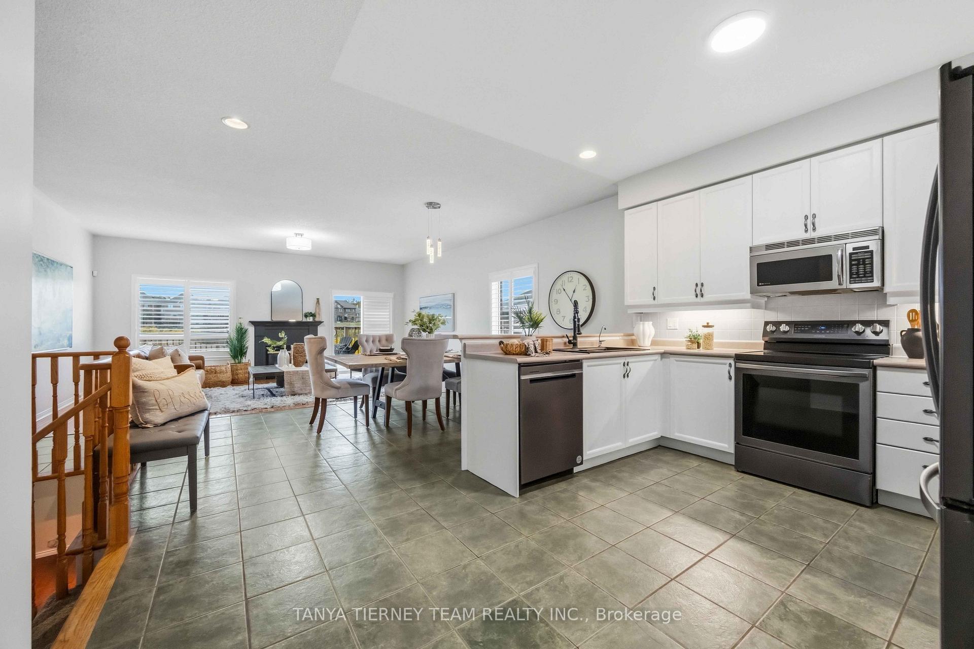 Photo 9 of 28 Perryview Drive, Scugog, Port Perry — HOMEH