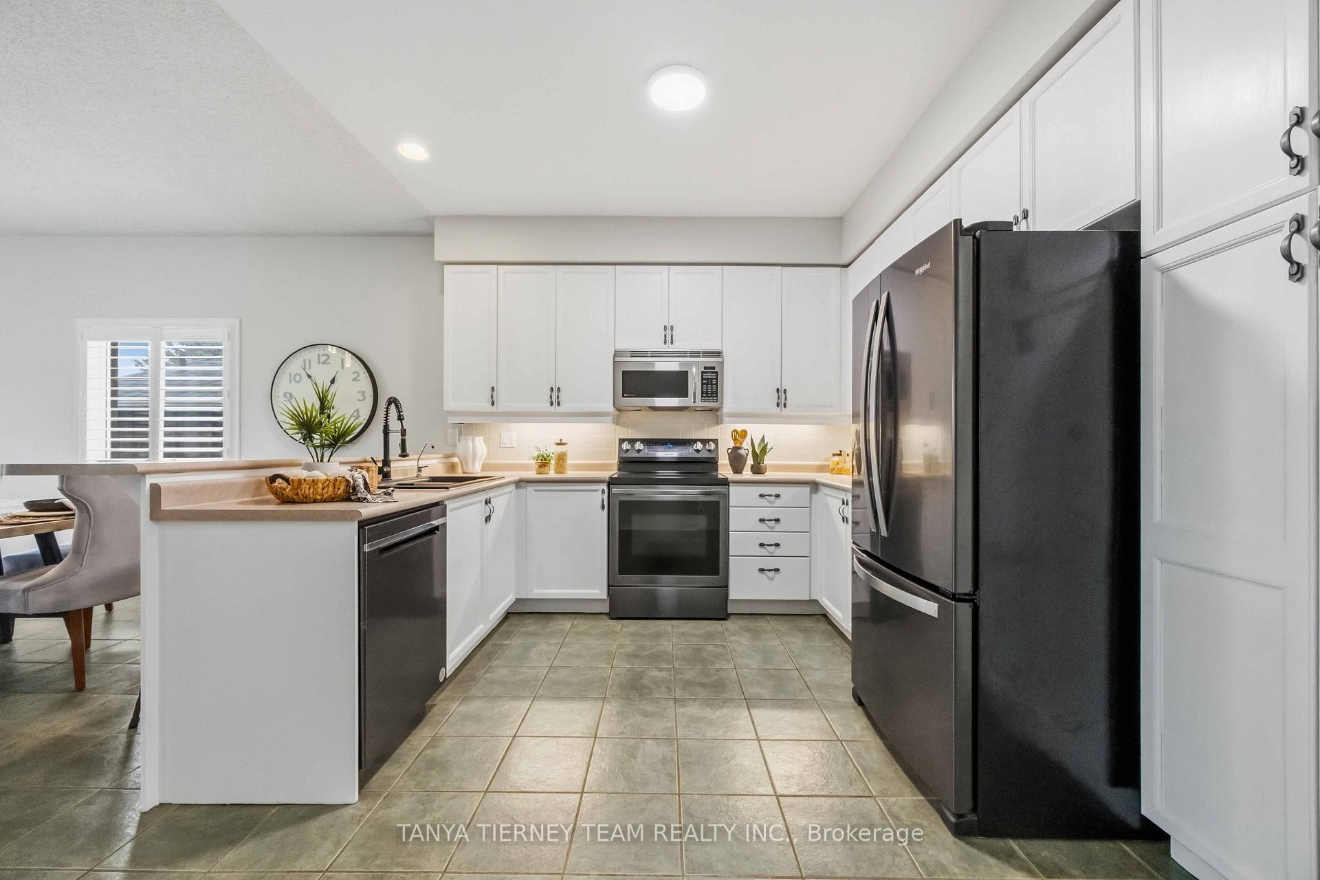 Photo 10 of 28 Perryview Drive, Scugog, Port Perry — HOMEH