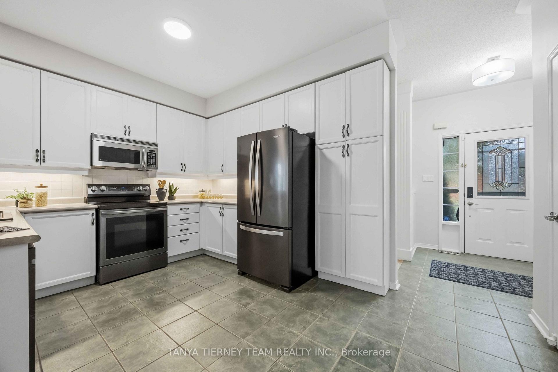 Photo 11 of 28 Perryview Drive, Scugog, Port Perry — HOMEH