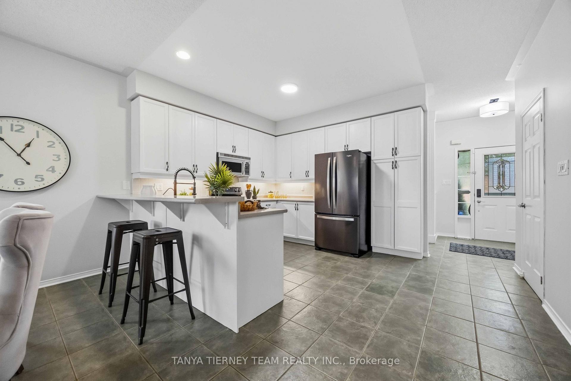 Photo 13 of 28 Perryview Drive, Scugog, Port Perry — HOMEH