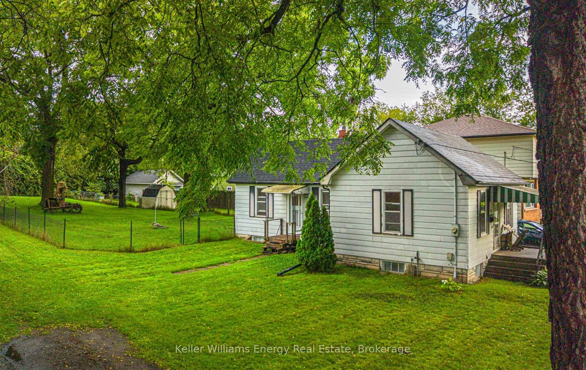 Photo 4 of 220 Thomas Street, Oshawa, Lakeview — HOMEH