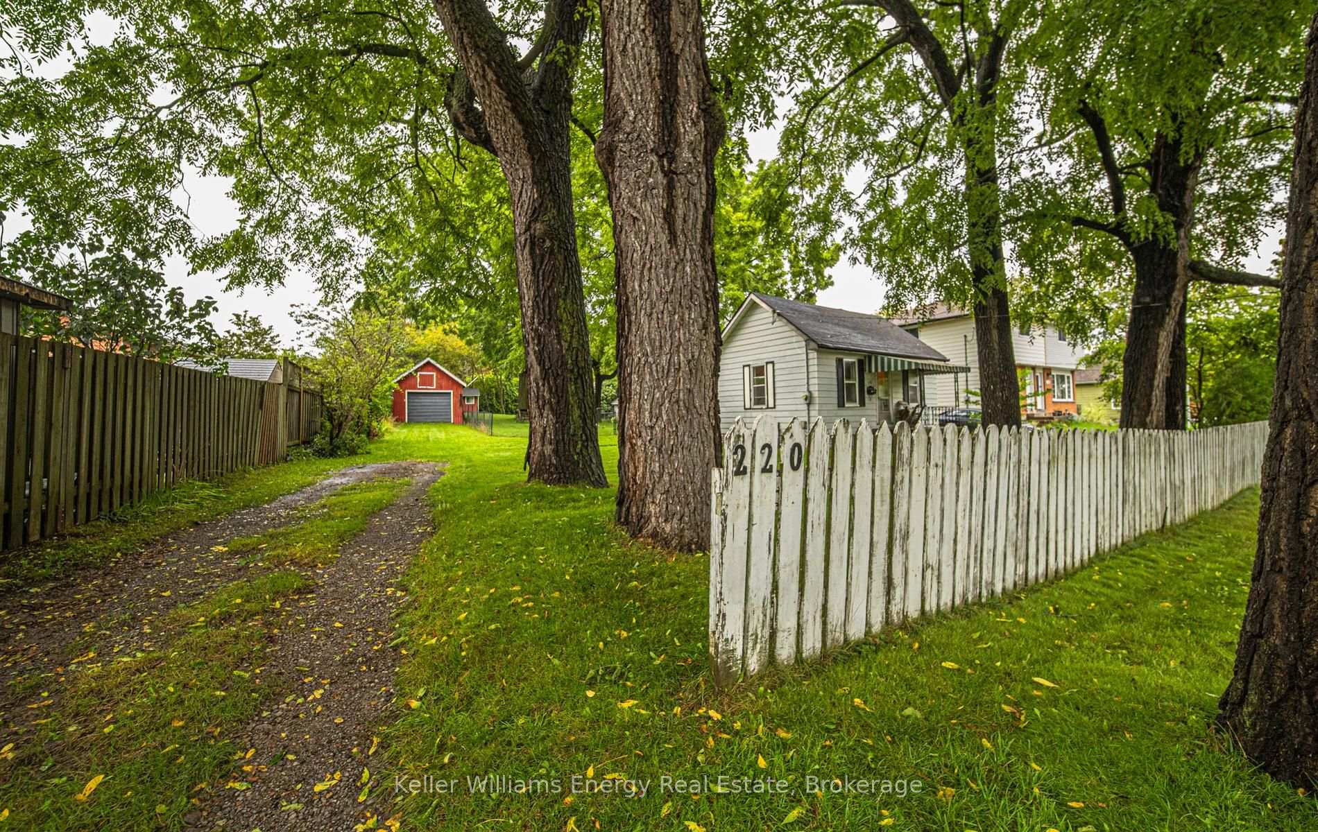 Photo 6 of 220 Thomas Street, Oshawa, Lakeview — HOMEH
