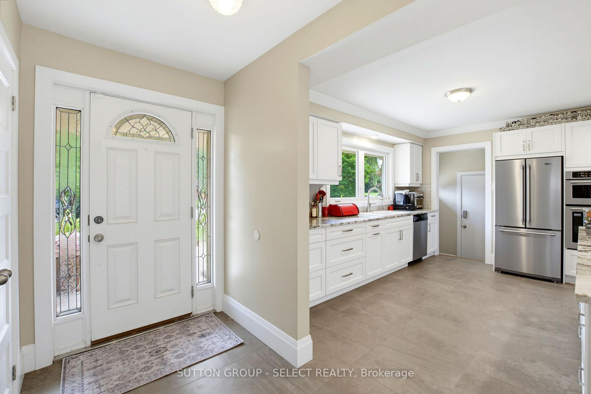 Photo 4 of 61 Daleview Crescent, London, North G — HOMEH