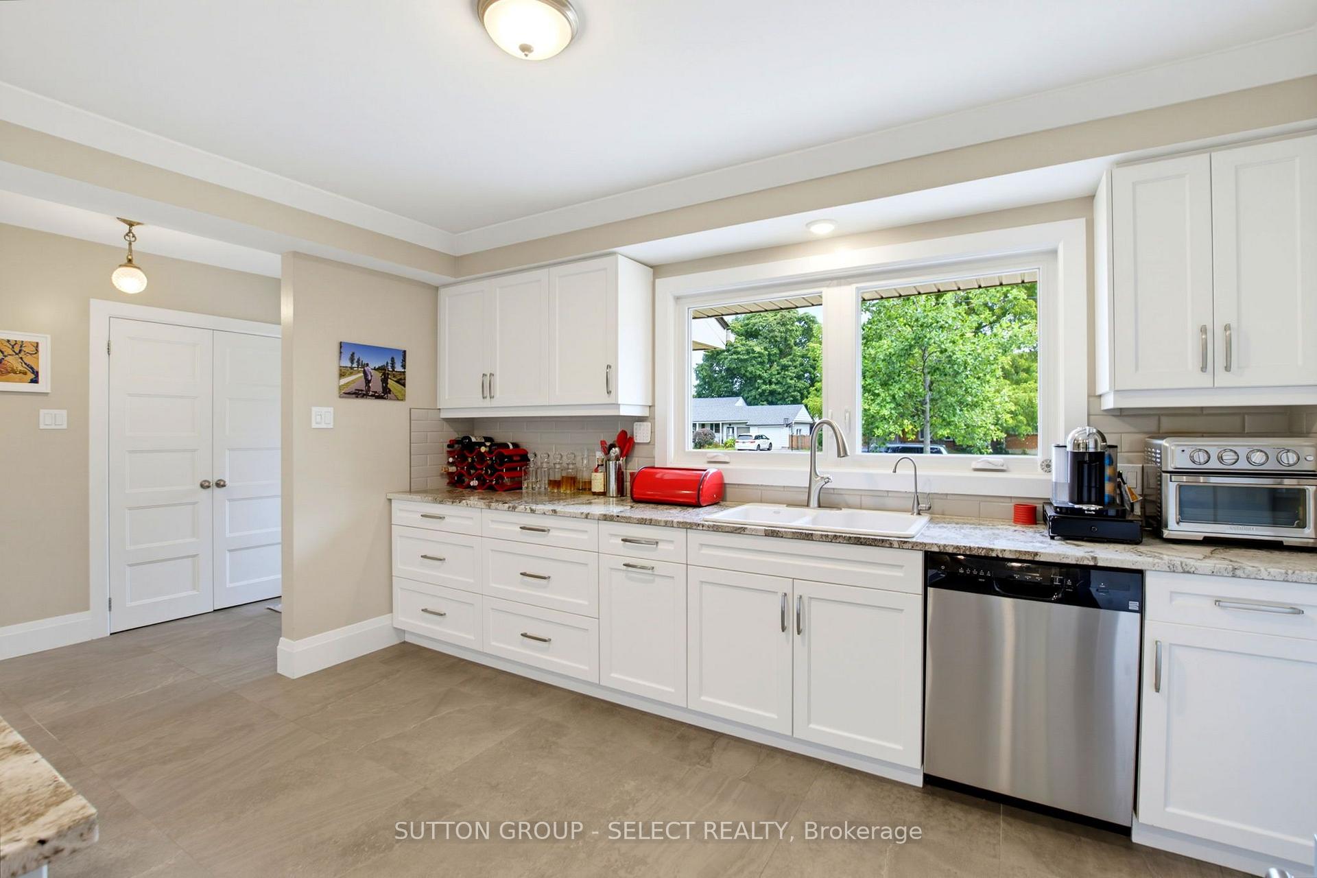 Photo 11 of 61 Daleview Crescent, London, North G — HOMEH