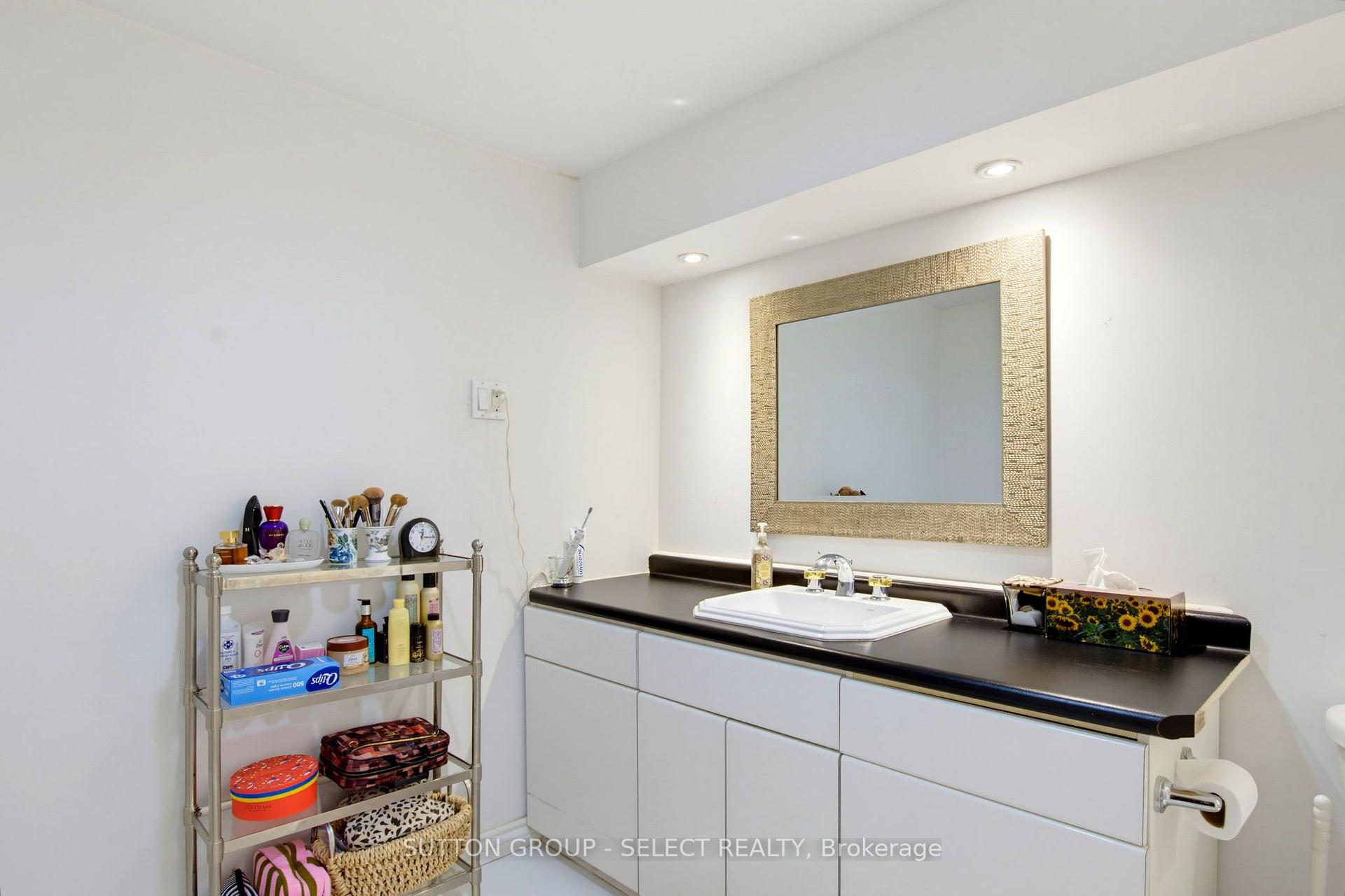 Photo 37 of 61 Daleview Crescent, London, North G — HOMEH