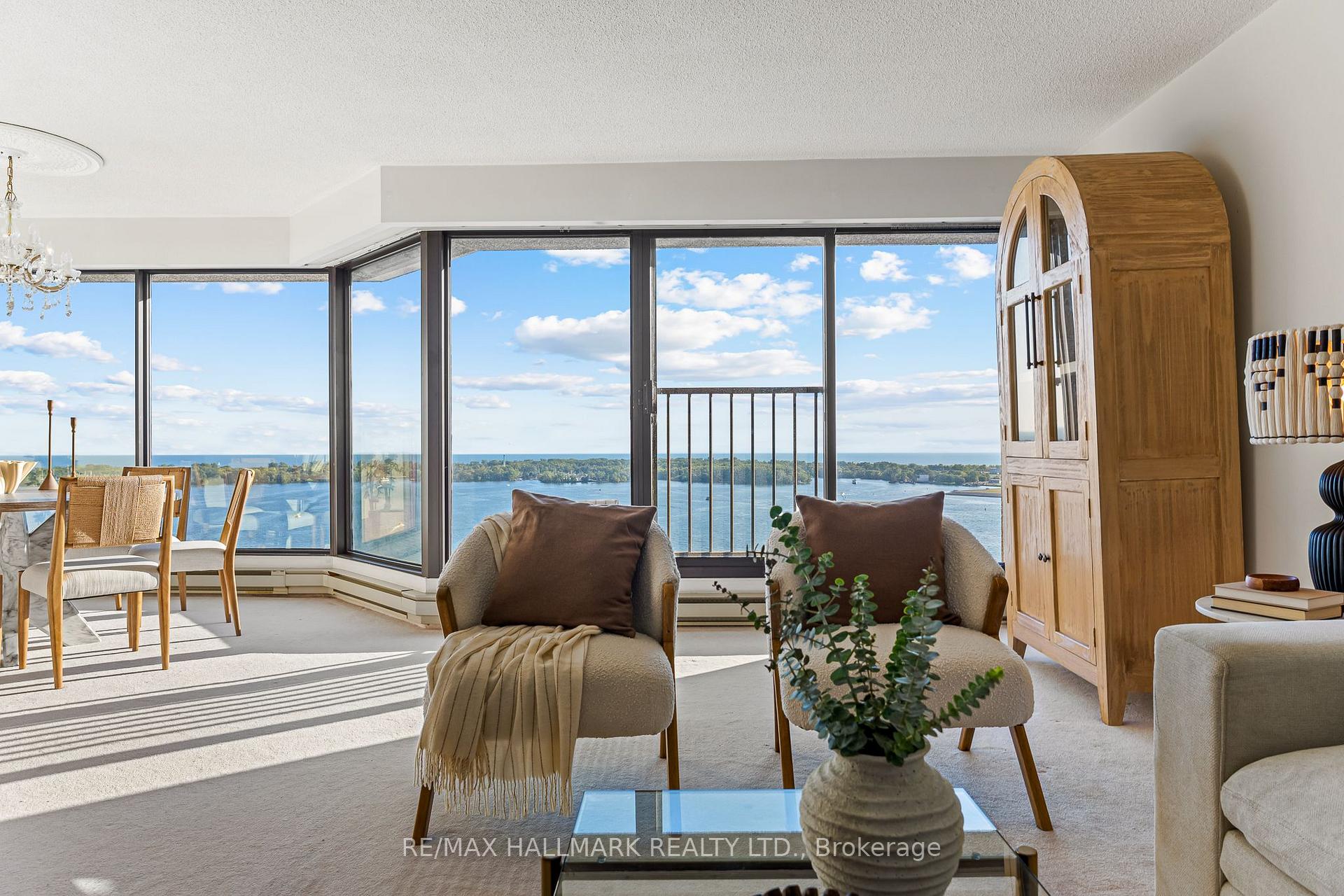 Photo 5 of Unit 2408, 65 Harbour Square, Toronto, Waterfront Communities — HOMEH