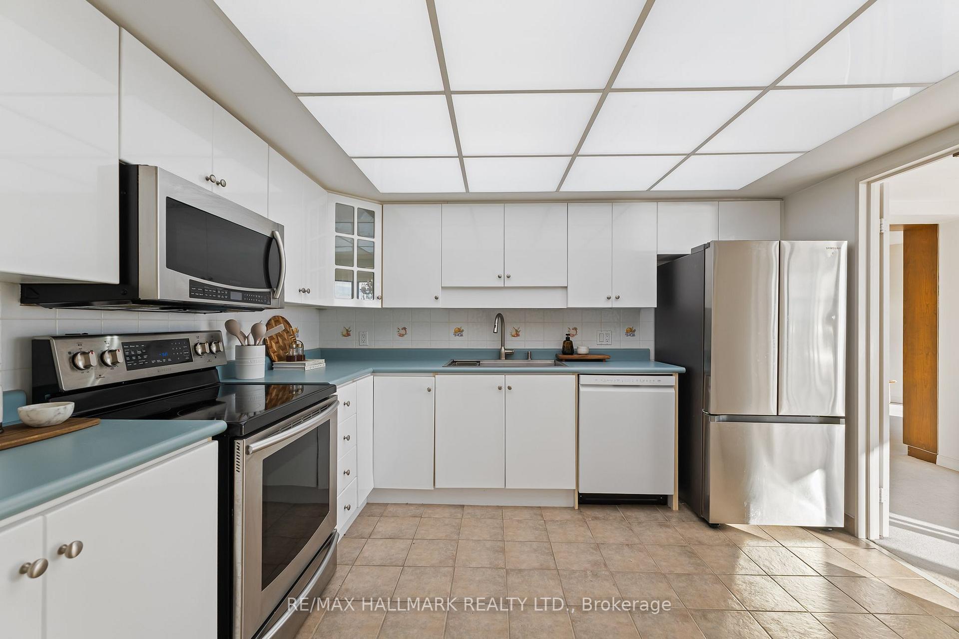 Photo 14 of Unit 2408, 65 Harbour Square, Toronto, Waterfront Communities — HOMEH