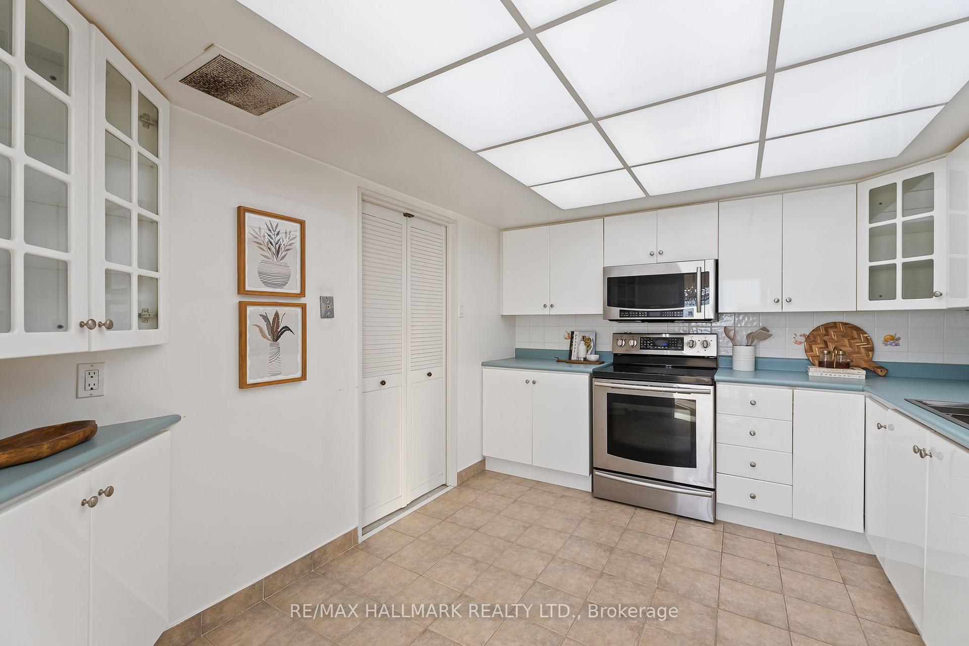 Photo 17 of Unit 2408, 65 Harbour Square, Toronto, Waterfront Communities — HOMEH