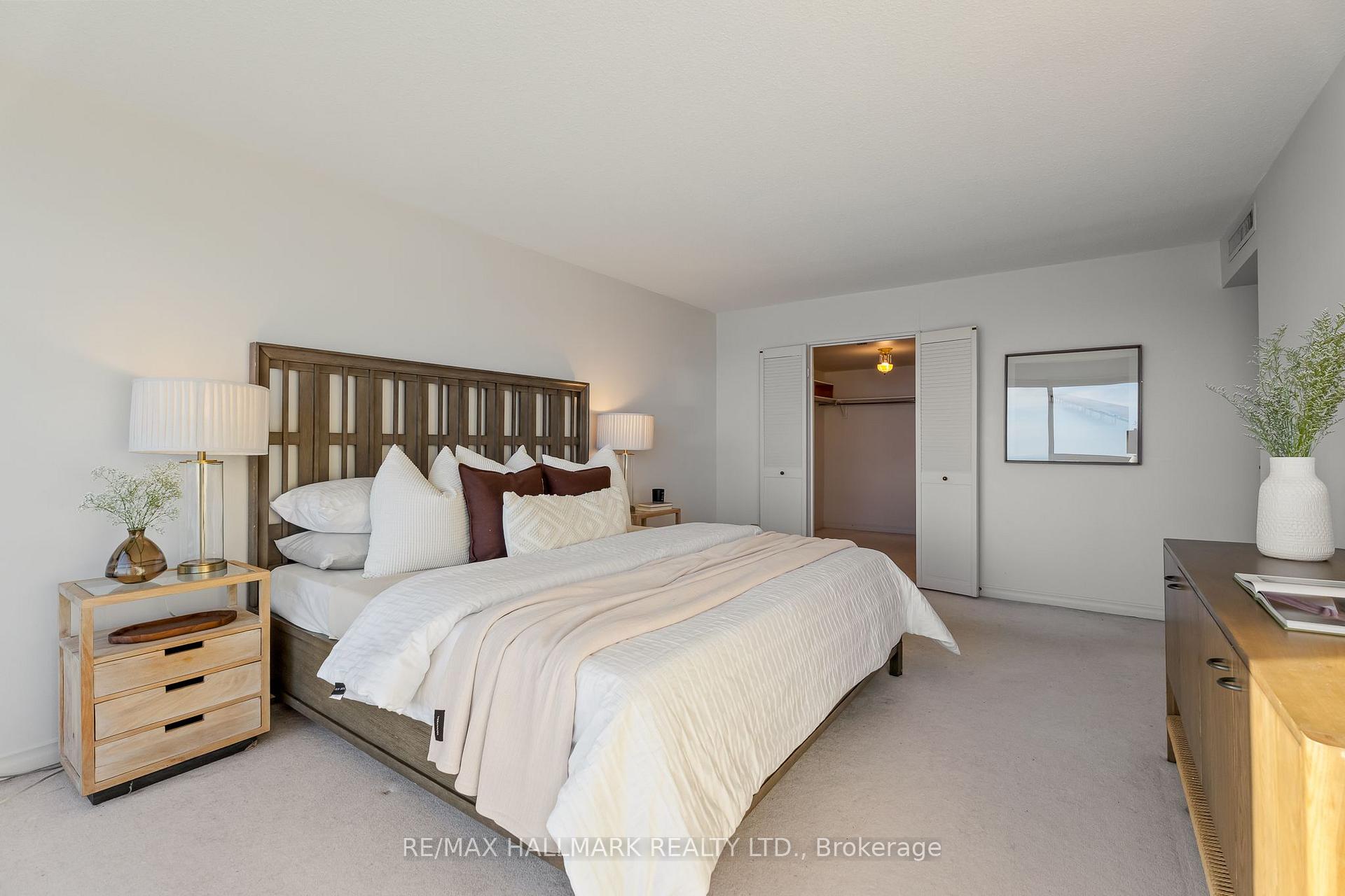 Photo 29 of Unit 2408, 65 Harbour Square, Toronto, Waterfront Communities — HOMEH