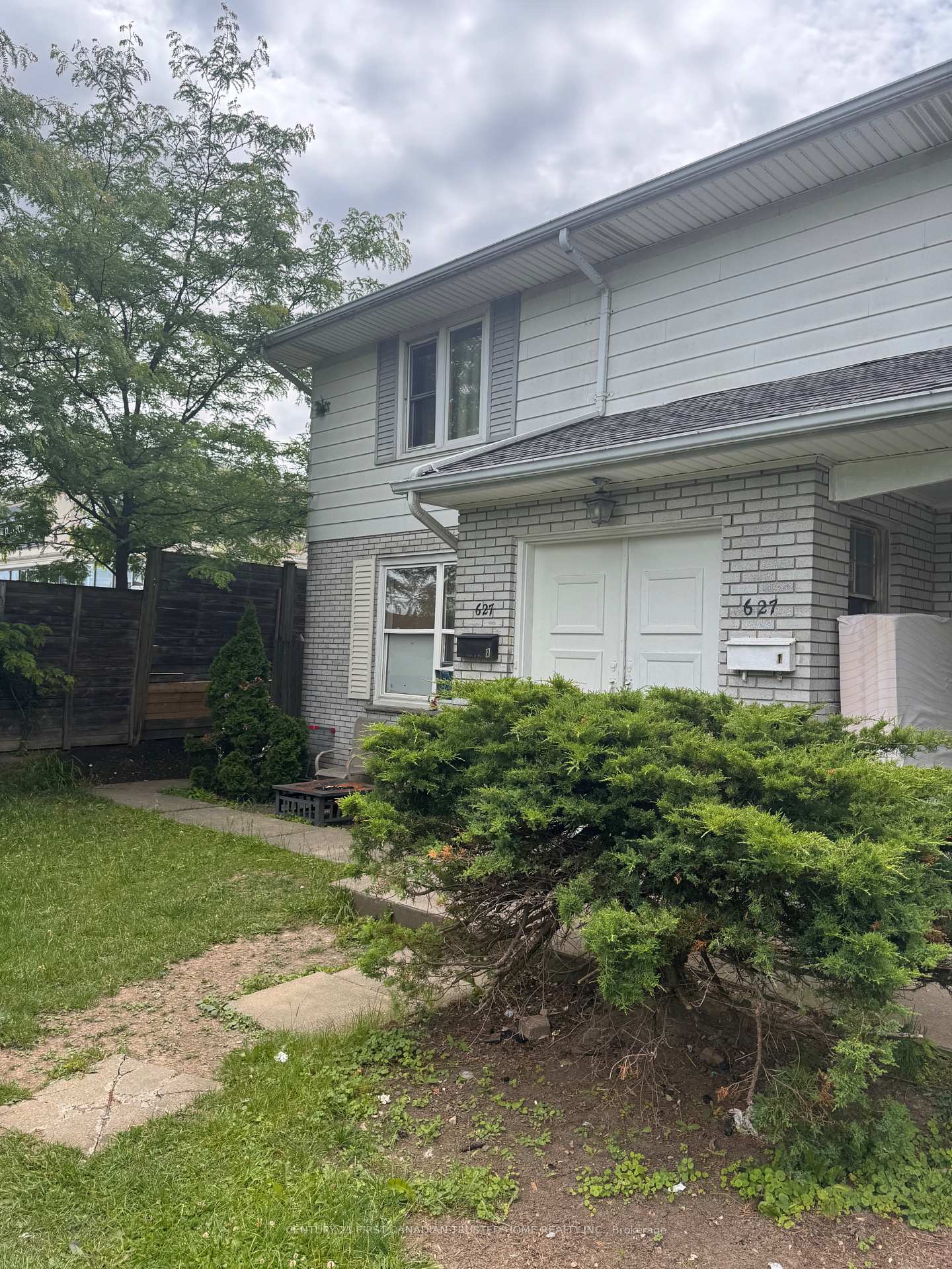 Photo 2 of Unit 1, 627 Commissioners Road E, London, South R — HOMEH