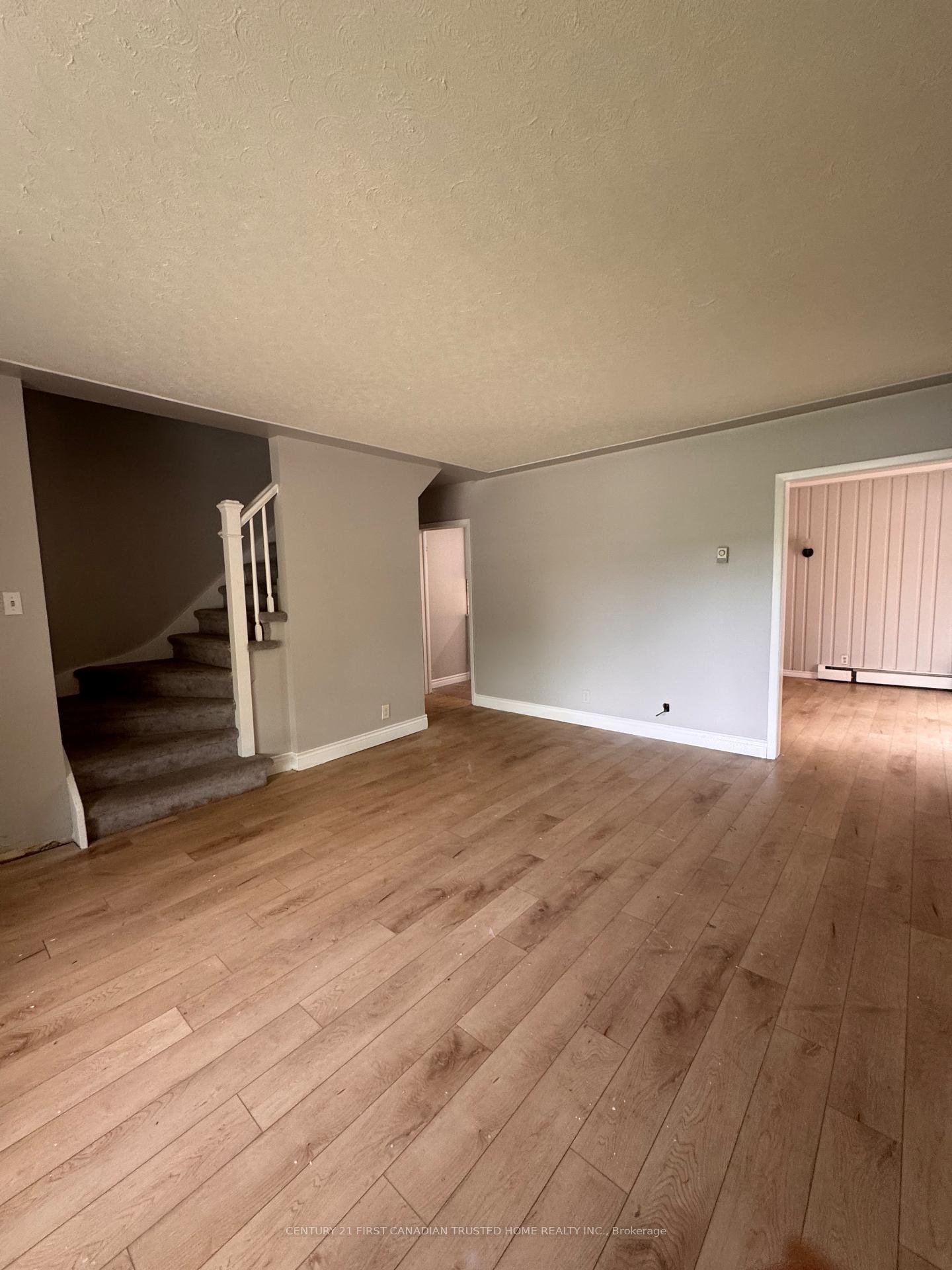 Photo 3 of Unit 1, 627 Commissioners Road E, London, South R — HOMEH