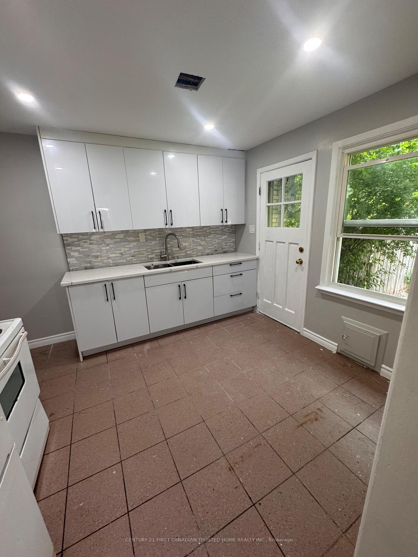 Photo 8 of Unit 1, 627 Commissioners Road E, London, South R — HOMEH