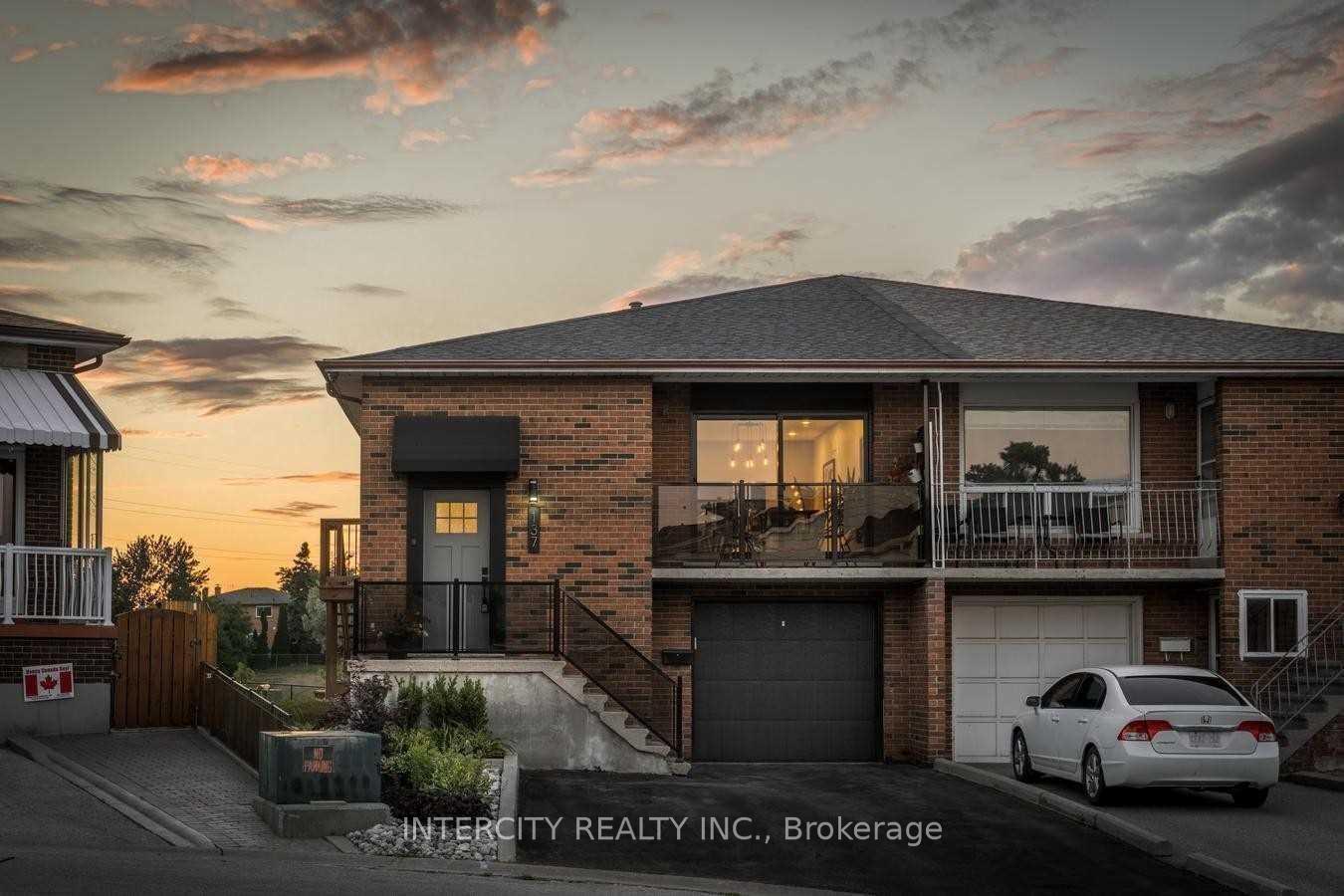 Photo 1 of Unit Lower, 137 Albany Drive, Vaughan, West Woodbridge — HOMEH