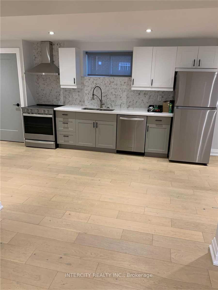 Photo 2 of Unit Lower, 137 Albany Drive, Vaughan, West Woodbridge — HOMEH