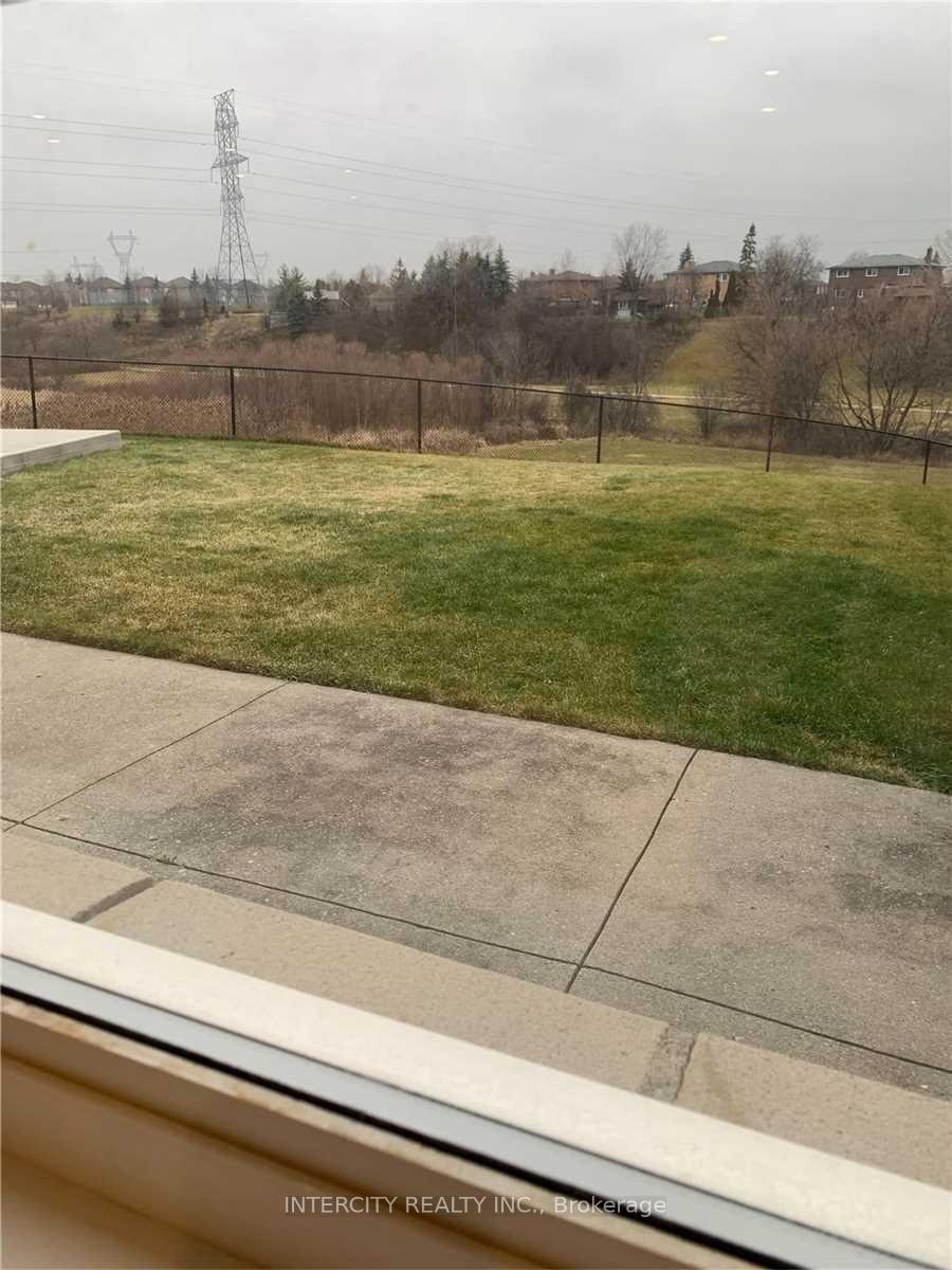 Photo 6 of Unit Lower, 137 Albany Drive, Vaughan, West Woodbridge — HOMEH