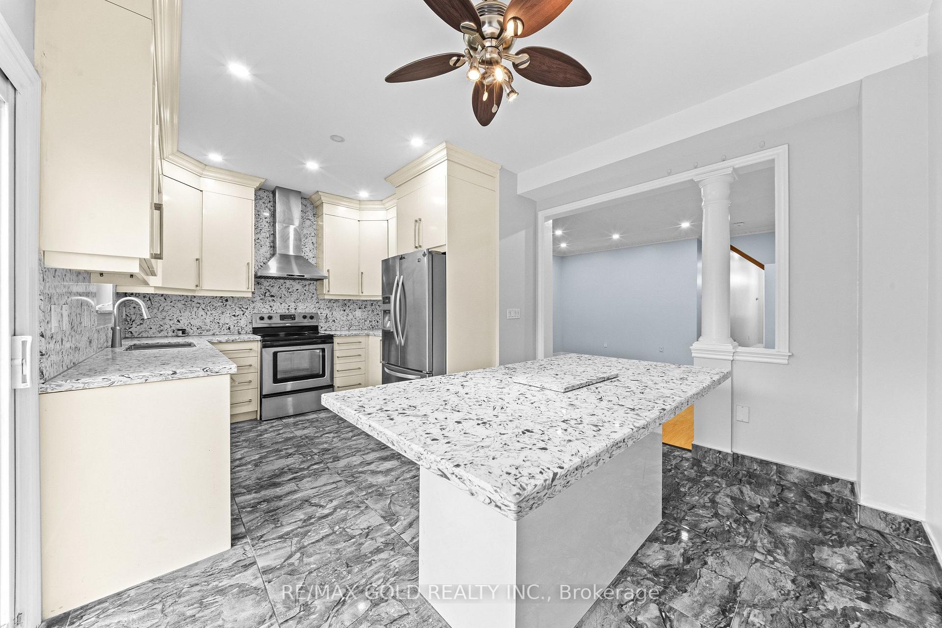 Photo 7 of 70 Crystalview Crescent, Brampton, Bram East — HOMEH