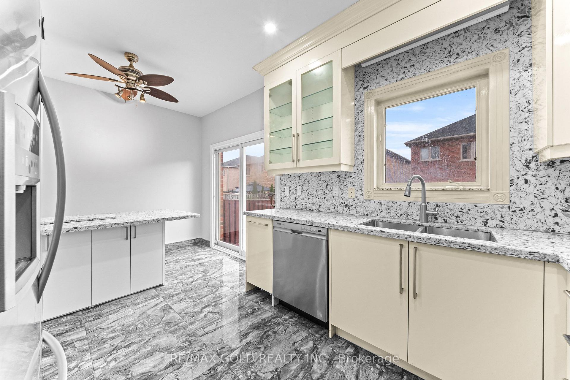 Photo 8 of 70 Crystalview Crescent, Brampton, Bram East — HOMEH
