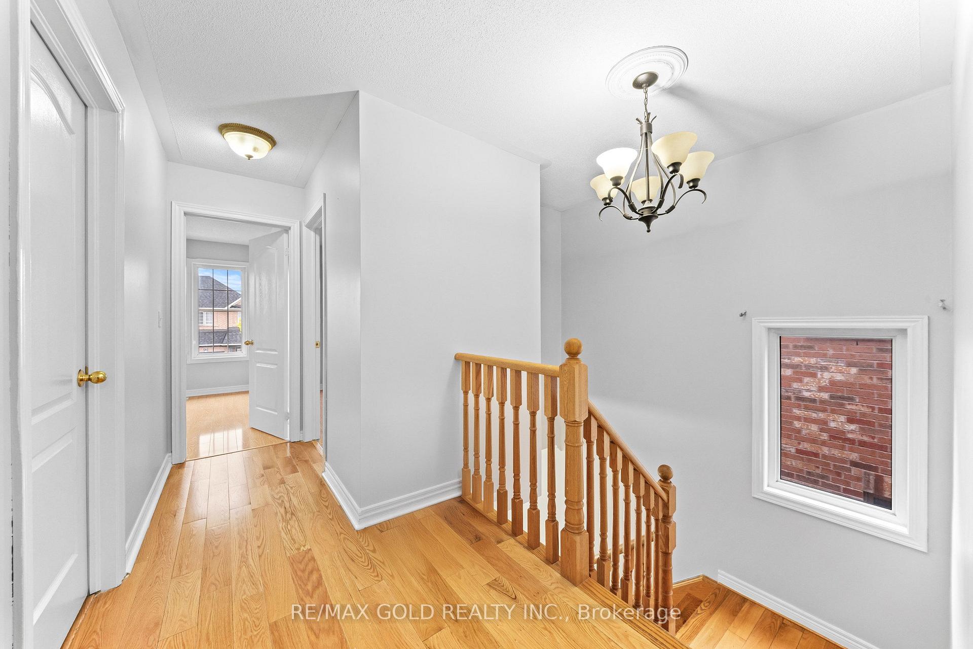 Photo 10 of 70 Crystalview Crescent, Brampton, Bram East — HOMEH