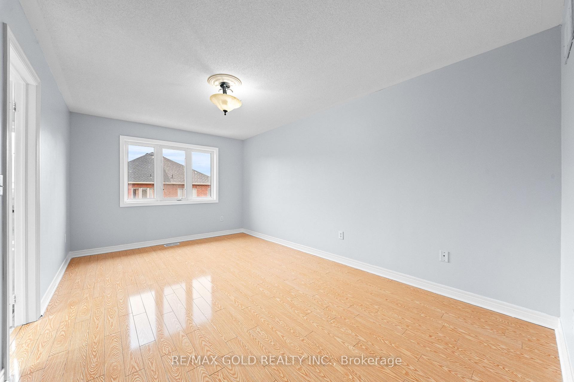Photo 11 of 70 Crystalview Crescent, Brampton, Bram East — HOMEH