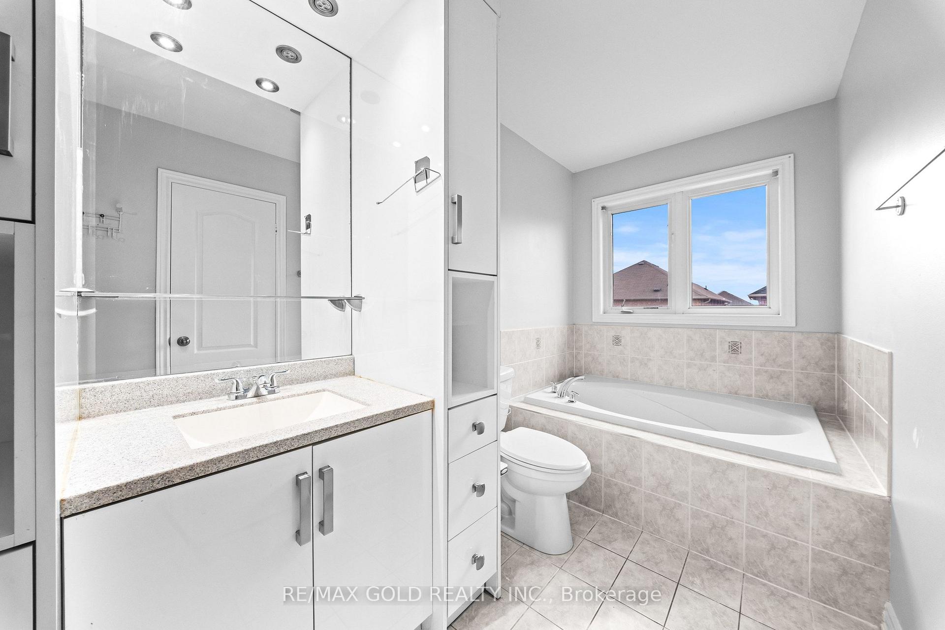 Photo 13 of 70 Crystalview Crescent, Brampton, Bram East — HOMEH