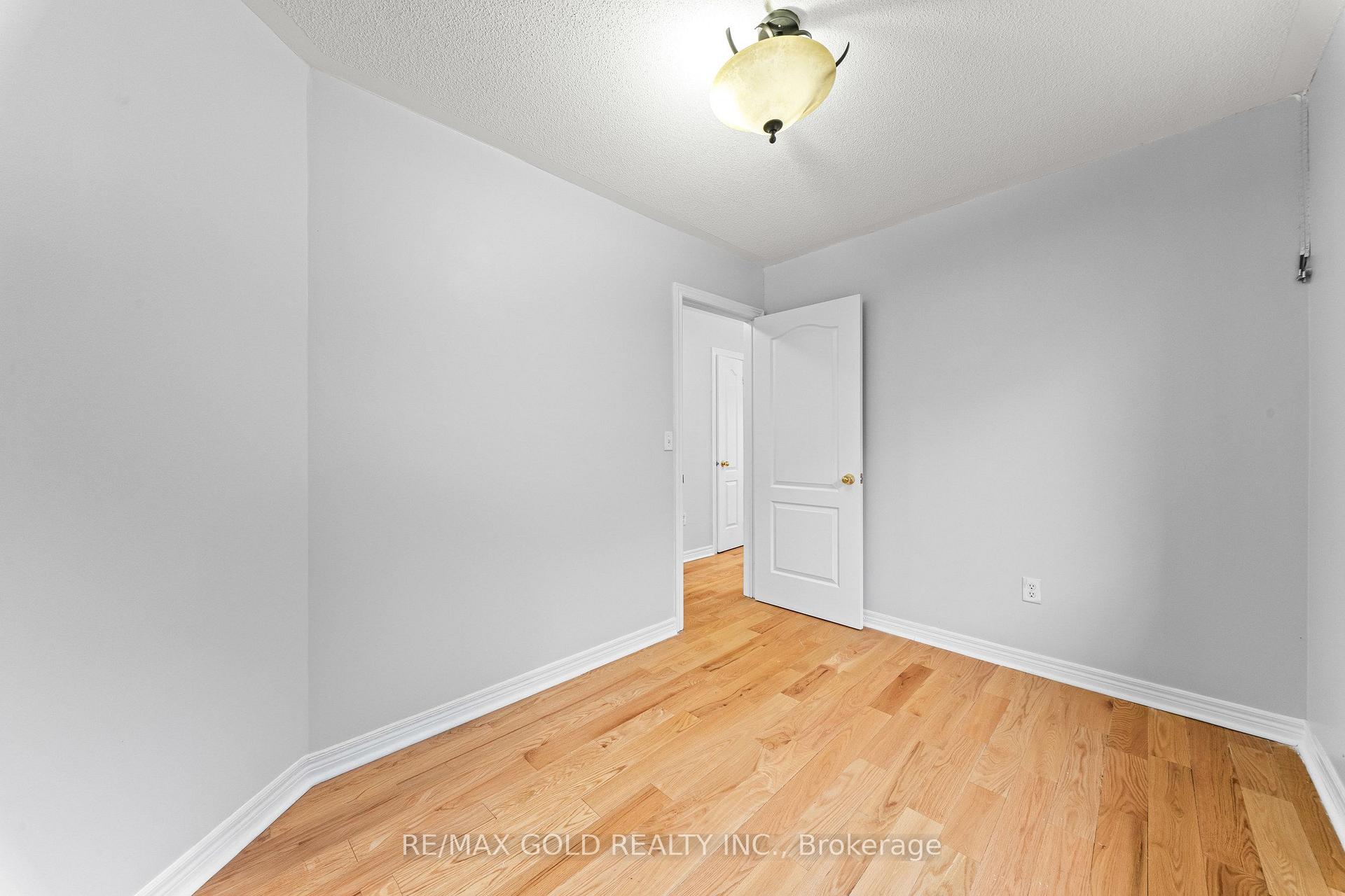 Photo 18 of 70 Crystalview Crescent, Brampton, Bram East — HOMEH