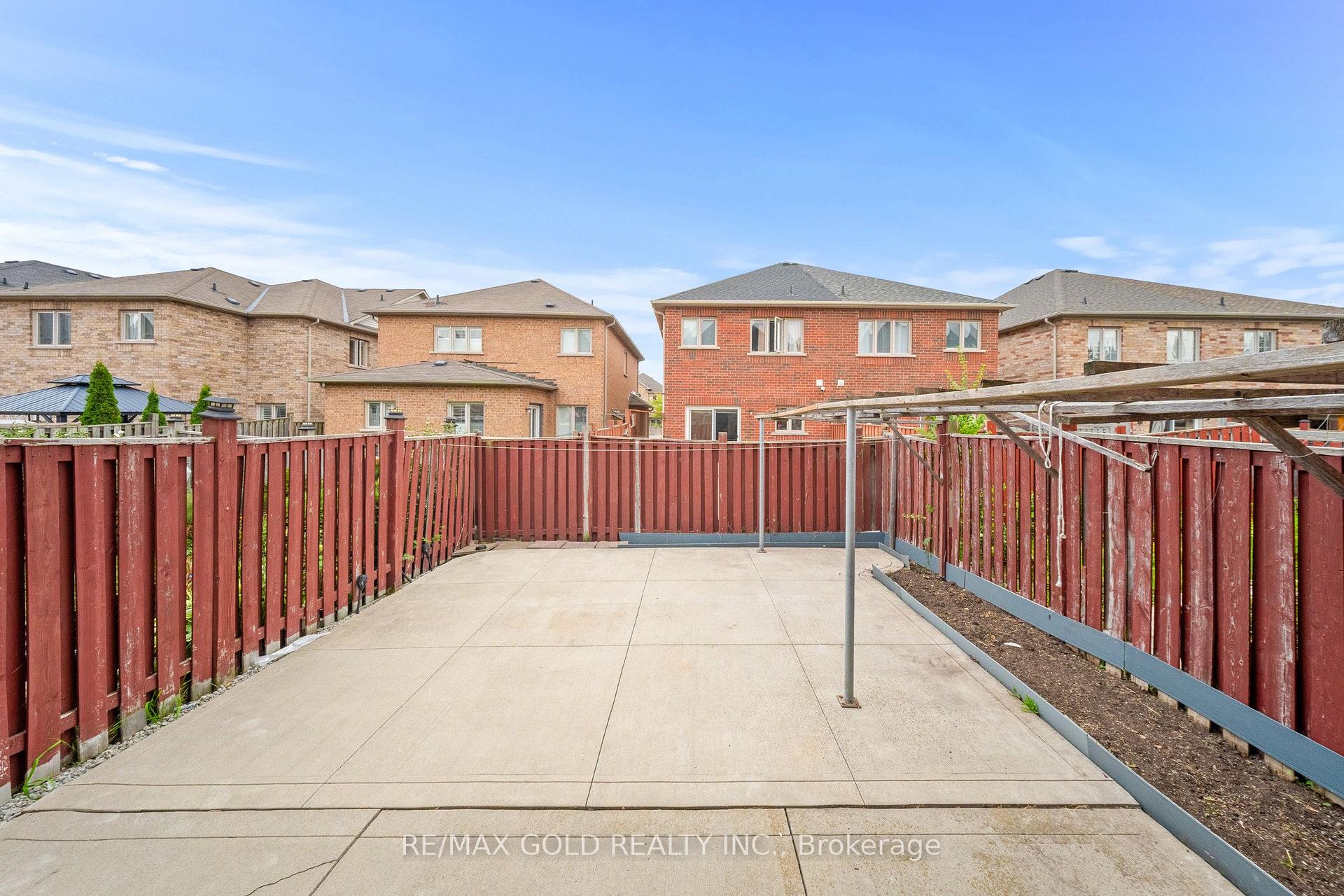 Photo 27 of 70 Crystalview Crescent, Brampton, Bram East — HOMEH