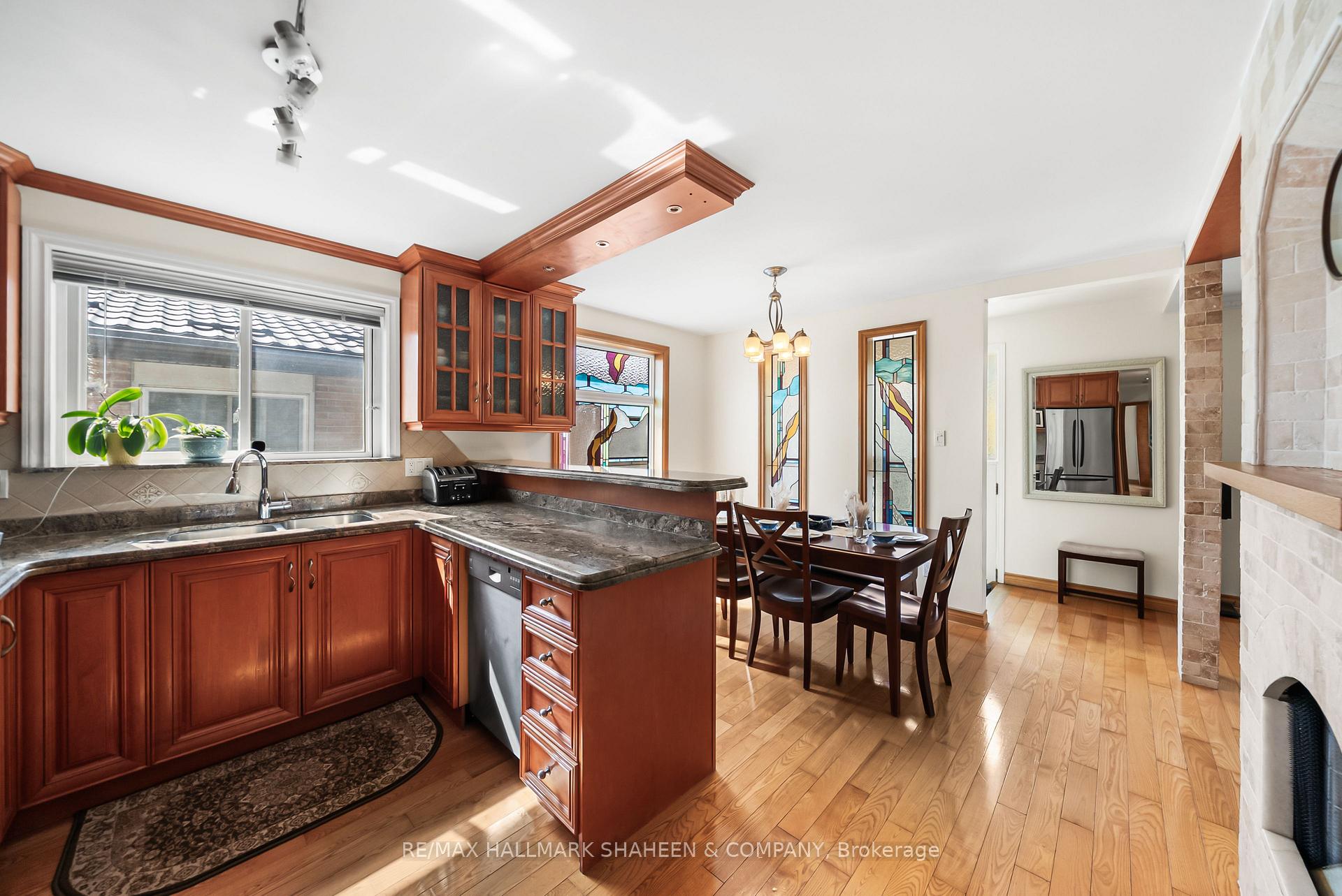 Photo 21 of 44 Elise Terrace, North York, Newtonbrook West — HOMEH