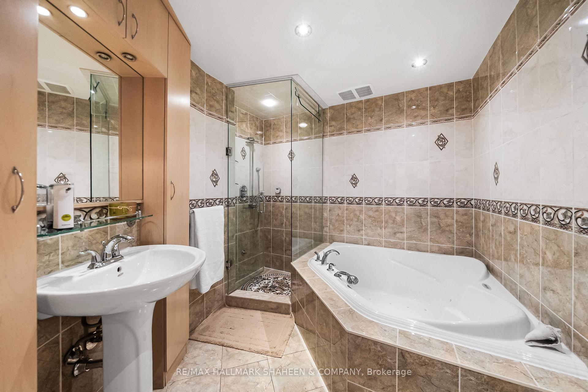Photo 23 of 44 Elise Terrace, North York, Newtonbrook West — HOMEH