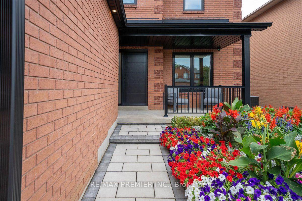 Photo 2 of 23 Berrydown Drive, Caledon, Bolton East — HOMEH