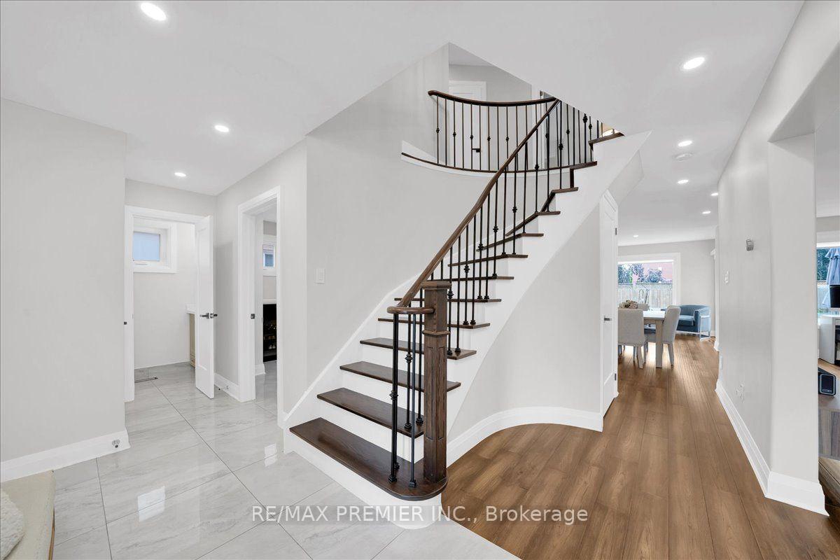 Photo 5 of 23 Berrydown Drive, Caledon, Bolton East — HOMEH