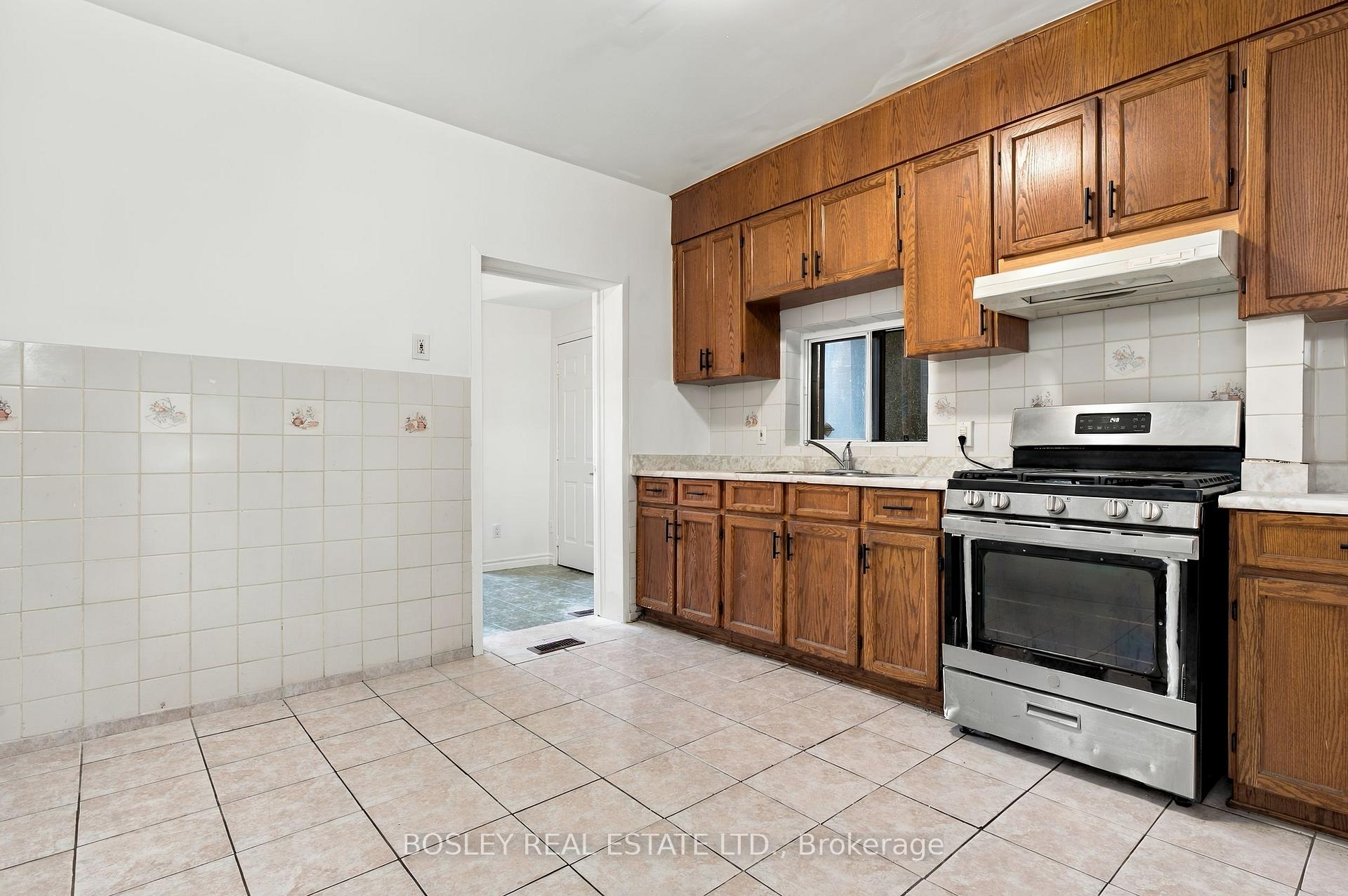 Photo 11 of 371 Brock Avenue, Toronto, Dufferin Grove — HOMEH